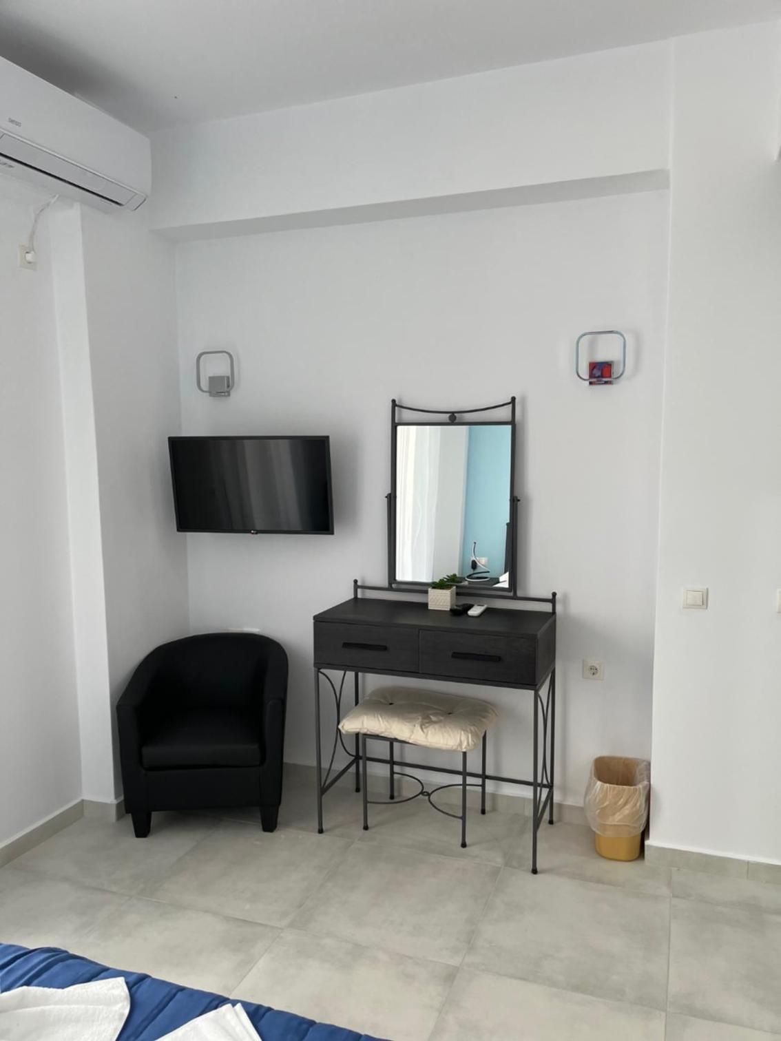 Double Room with Sea View - Photo 12