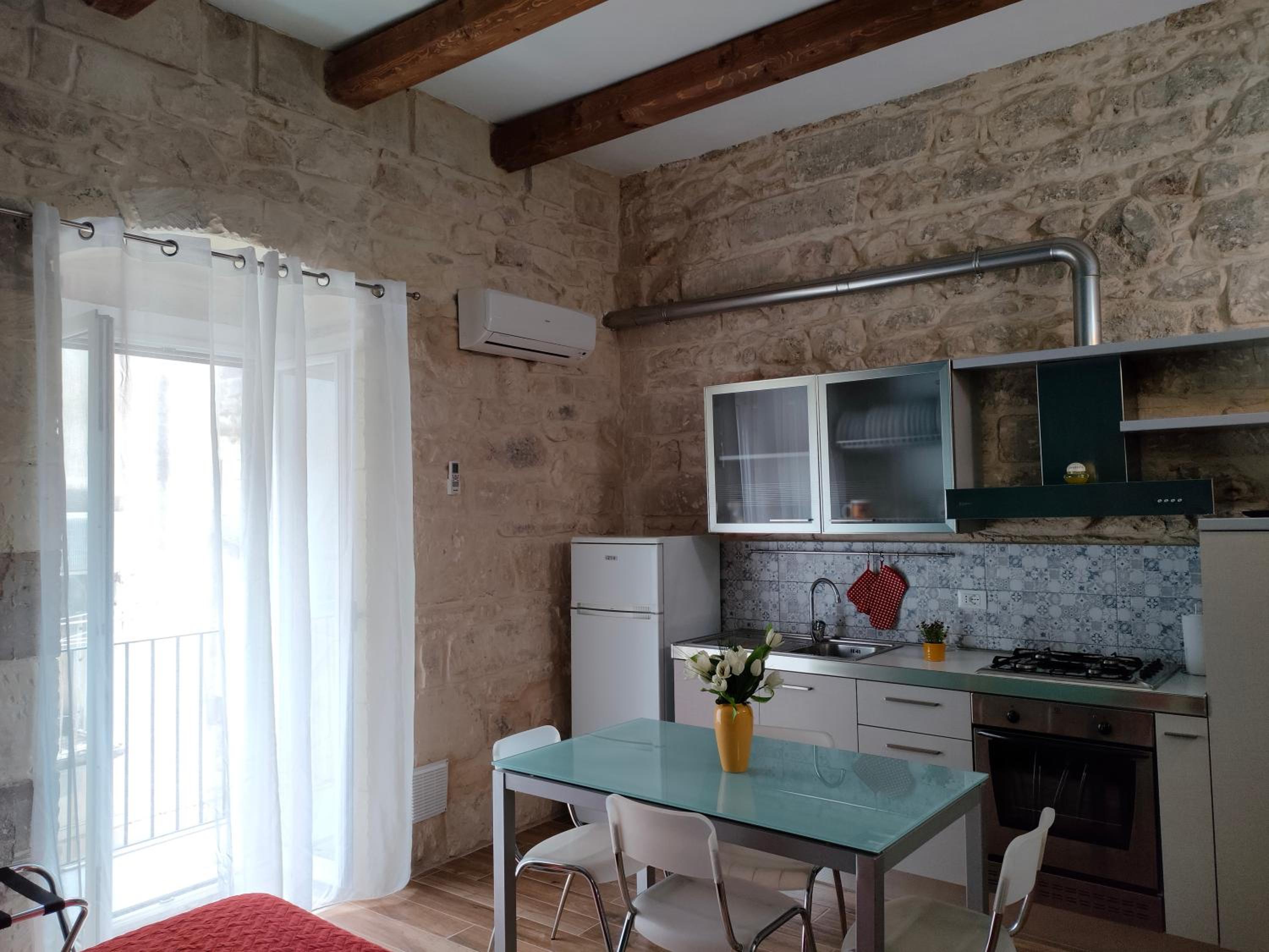 Studio with Balcony photo 3