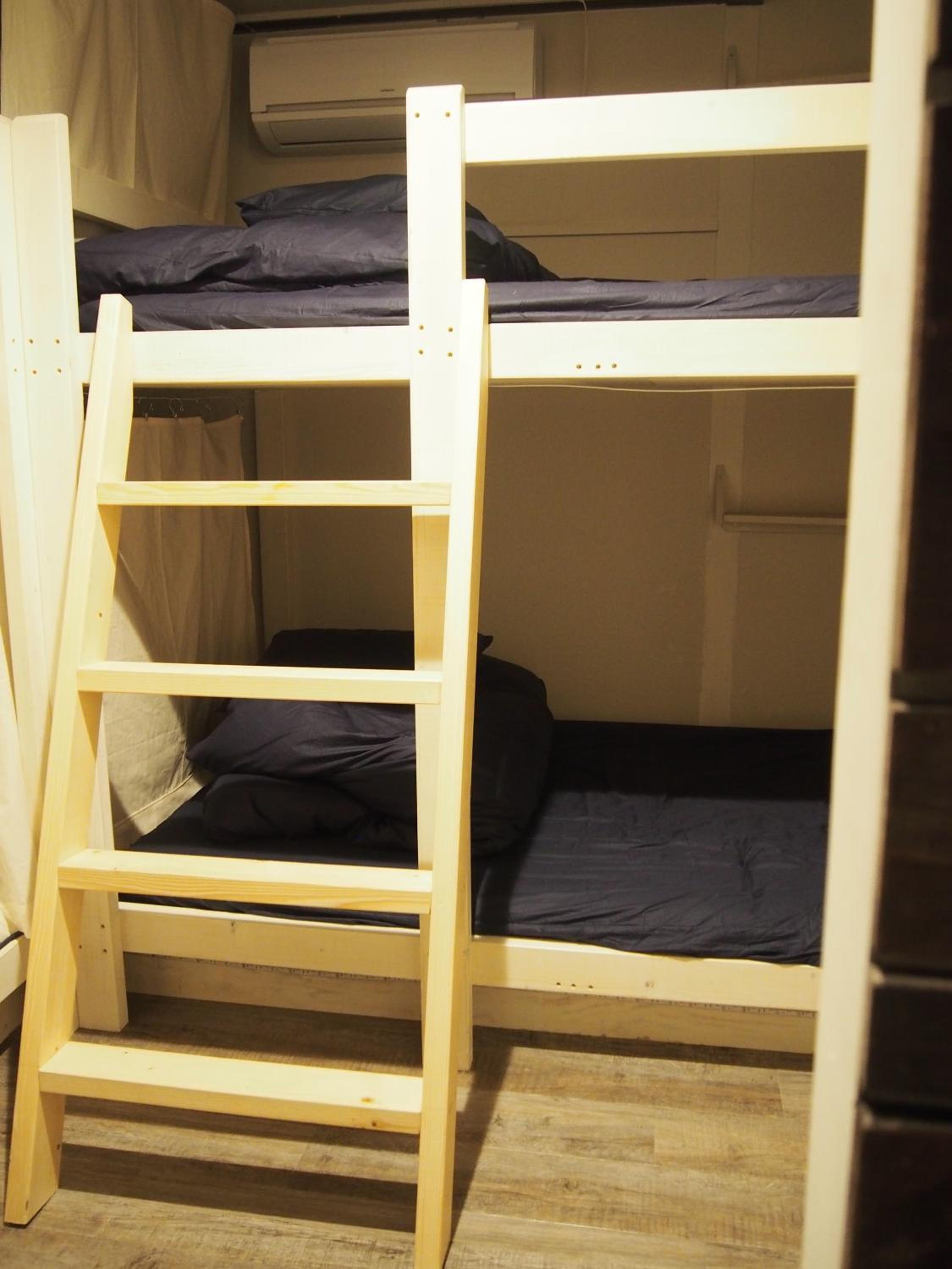 Bed in 4-Bed Male Dormitory Room photo 2