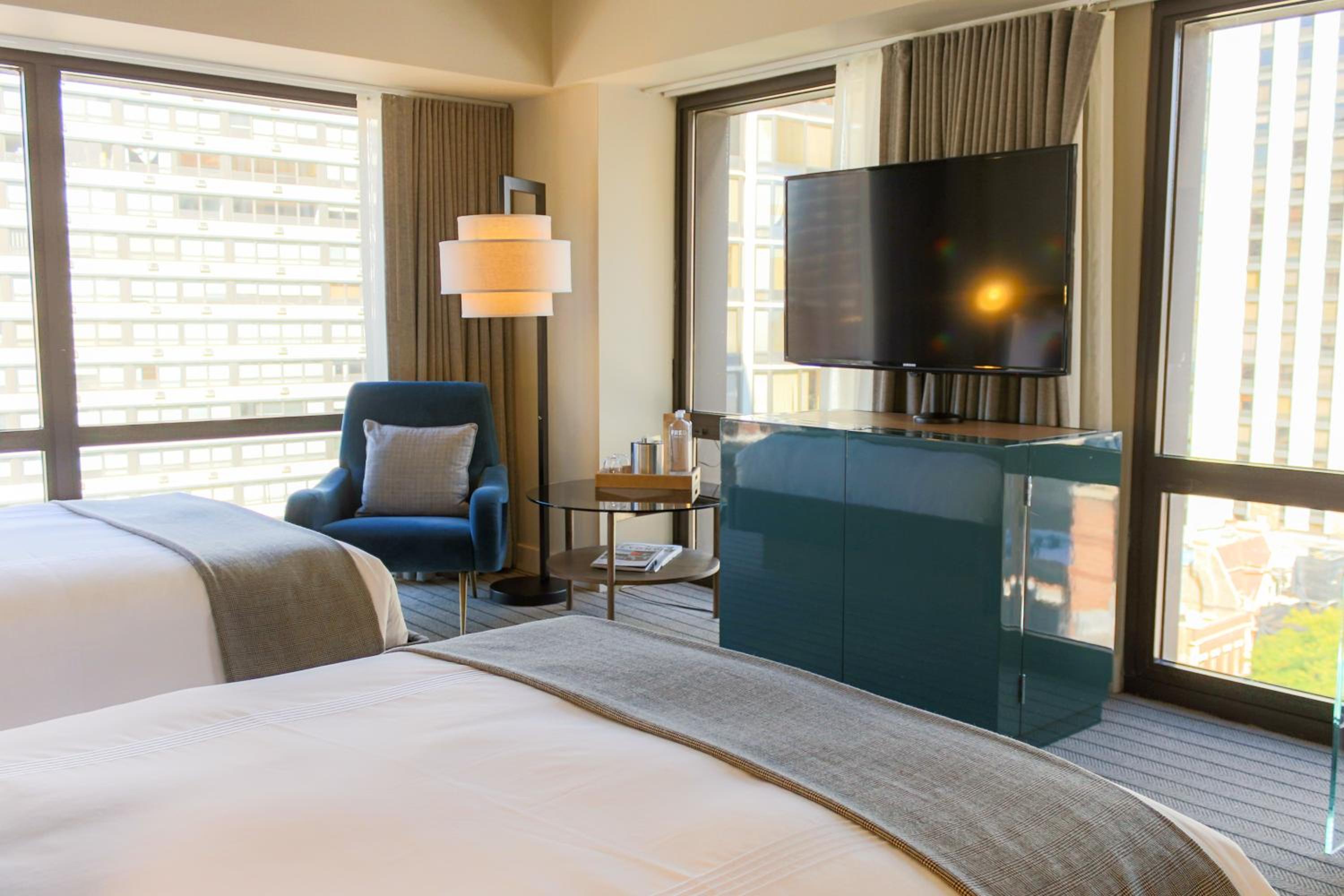 Double Room with Two Double Beds and Lake View - Photo 15