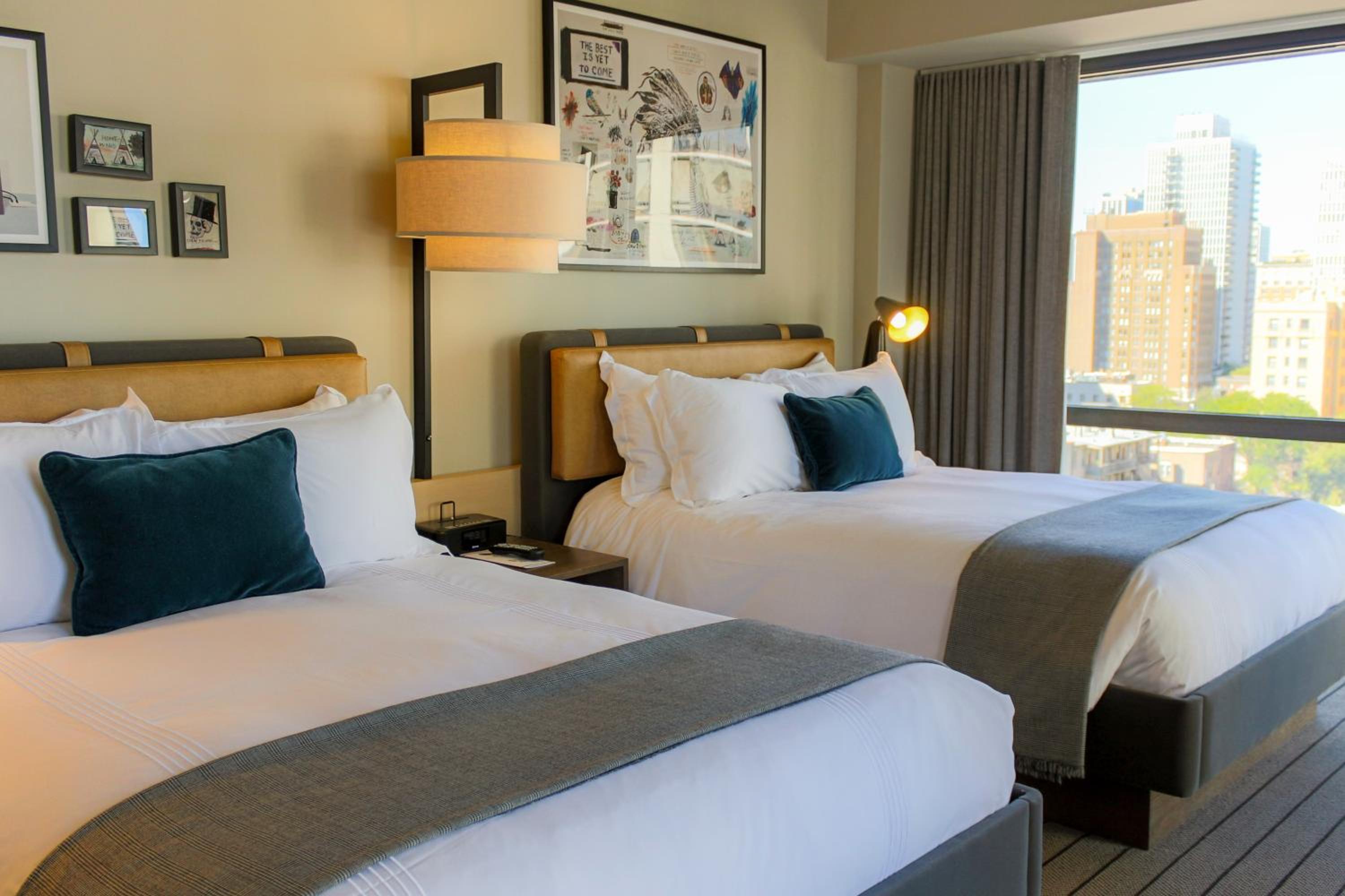 Double Room with Two Double Beds and Lake View - Photo 9