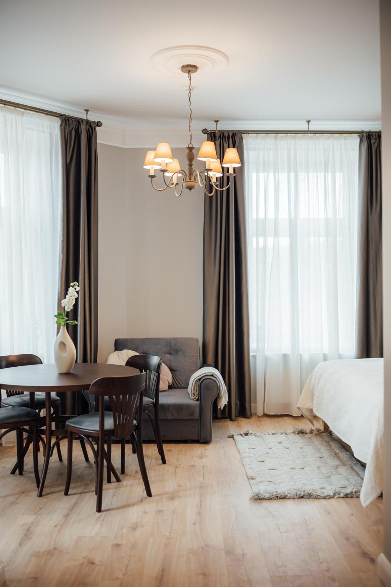 Executive Suite - Photo 3