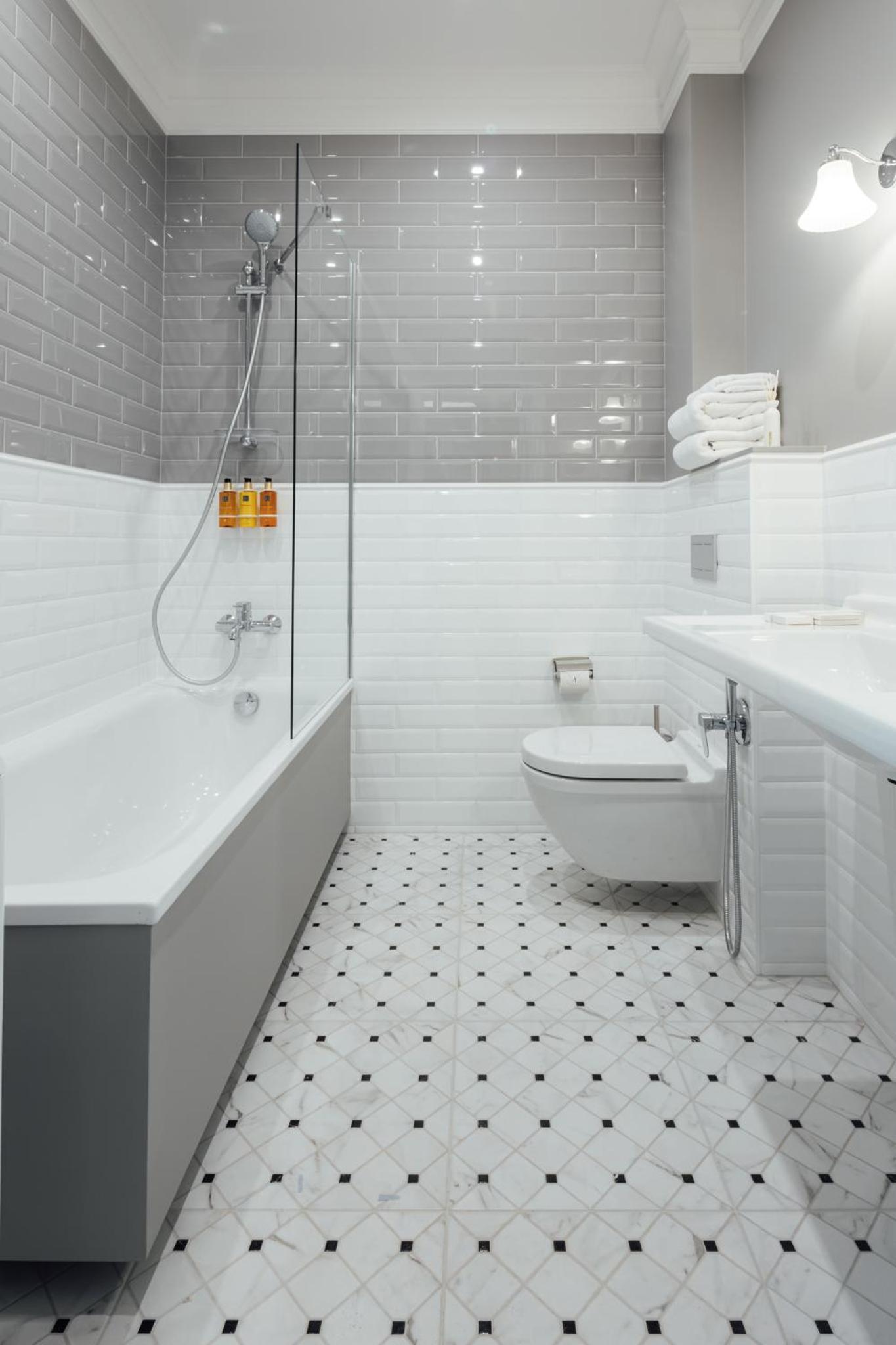 Executive Suite - Photo 5