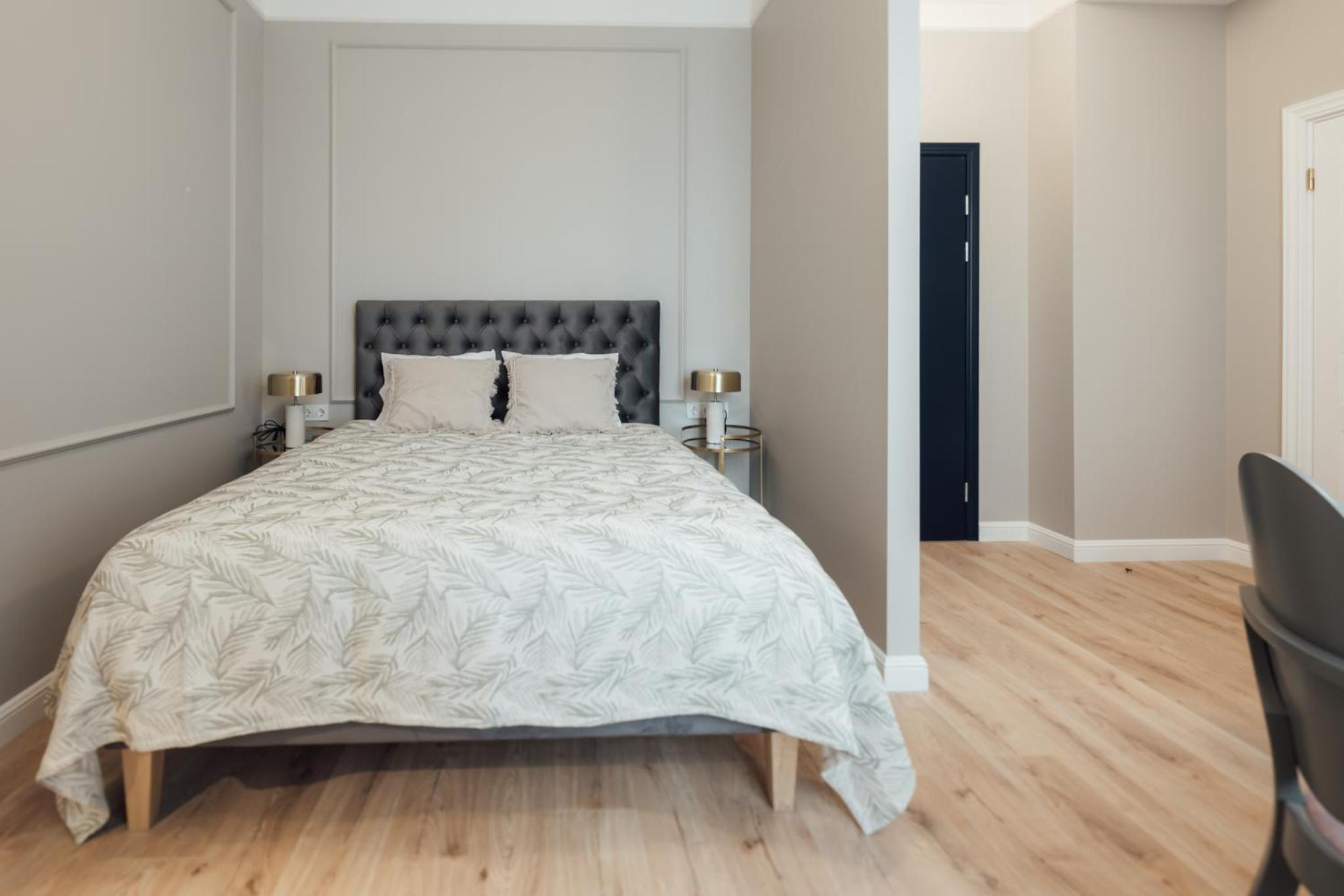 Large Double Room - Photo 9