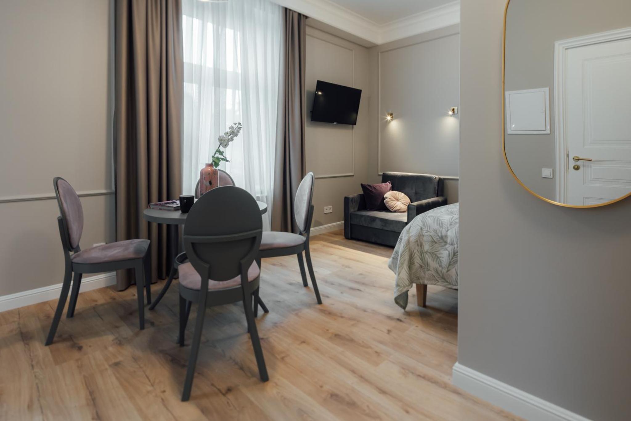Large Double Room - Photo 8