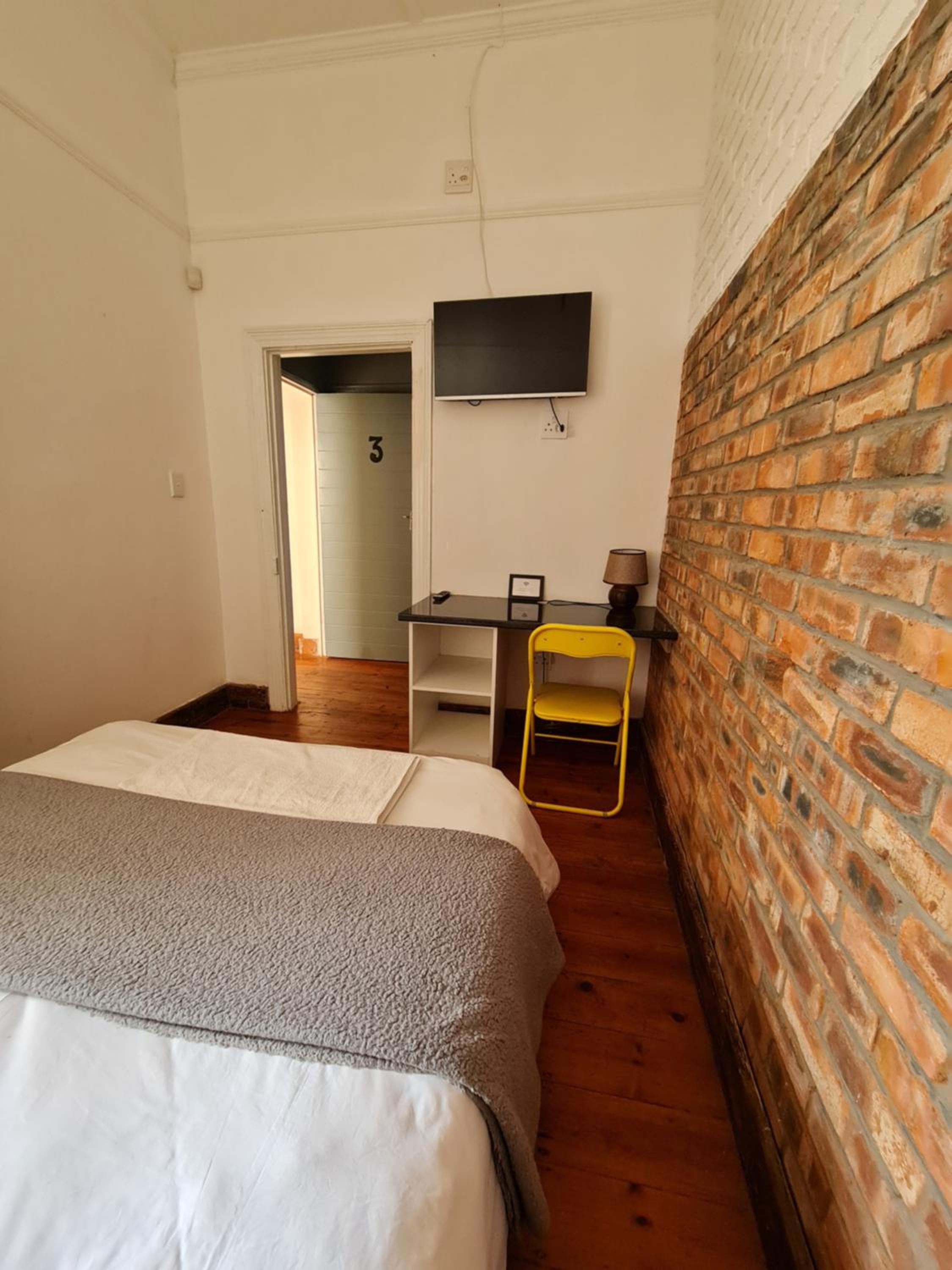 Budget Double Room - Photo 4
