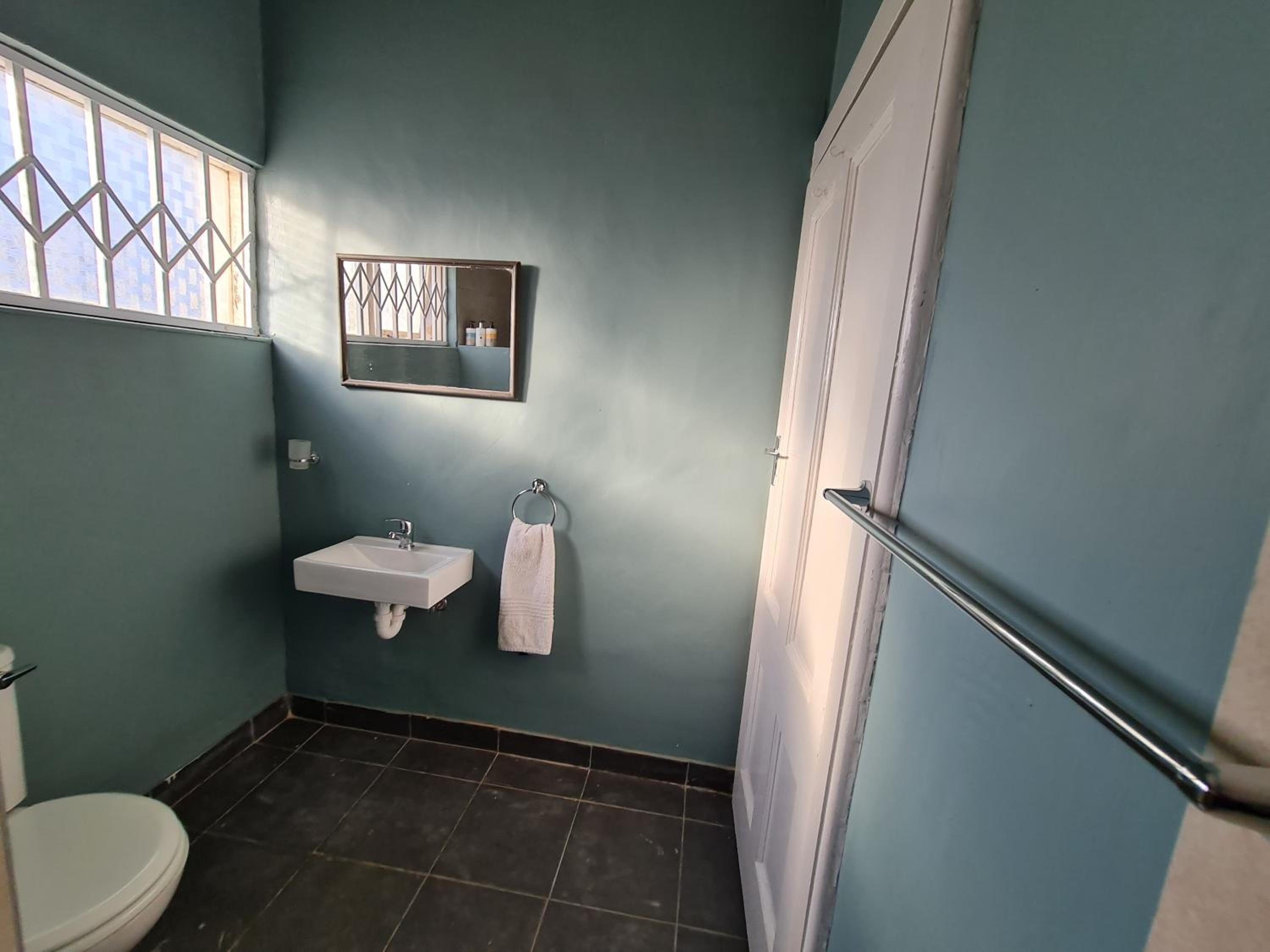 Budget Double Room - Photo 5