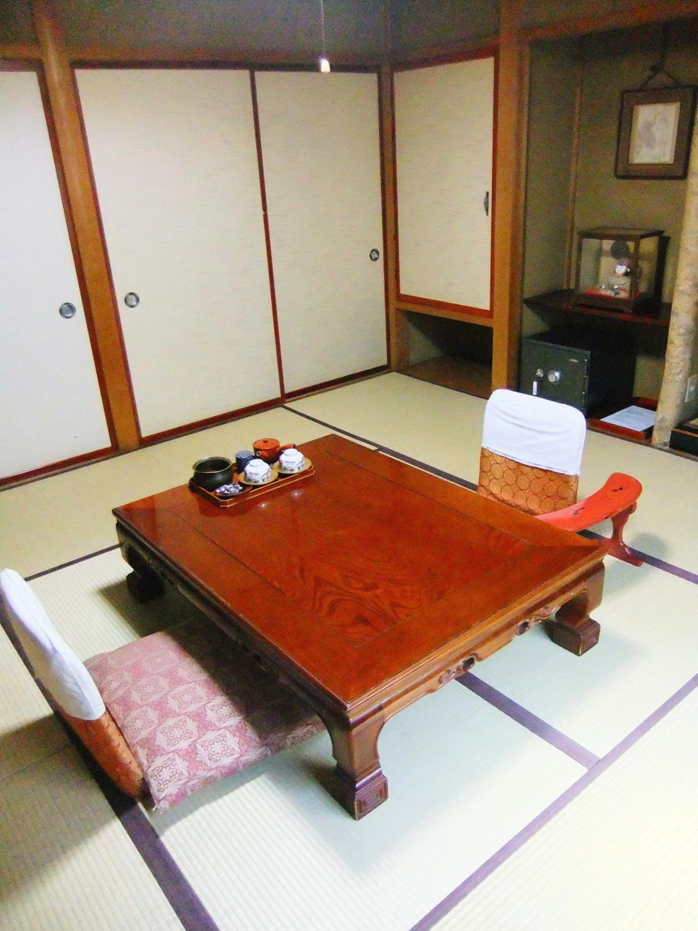 Japanese-Style Room with Shared Bathroom and Shared Toilet - Road Side