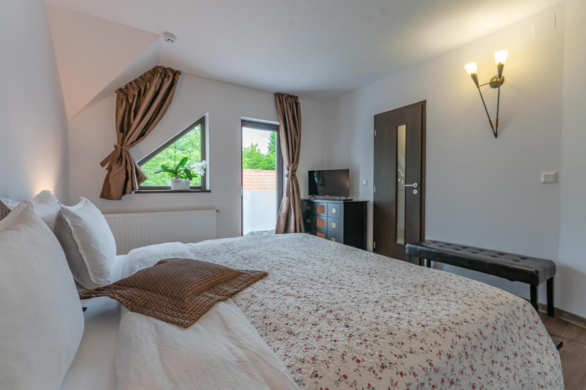 Double Room with Balcony - Photo 2