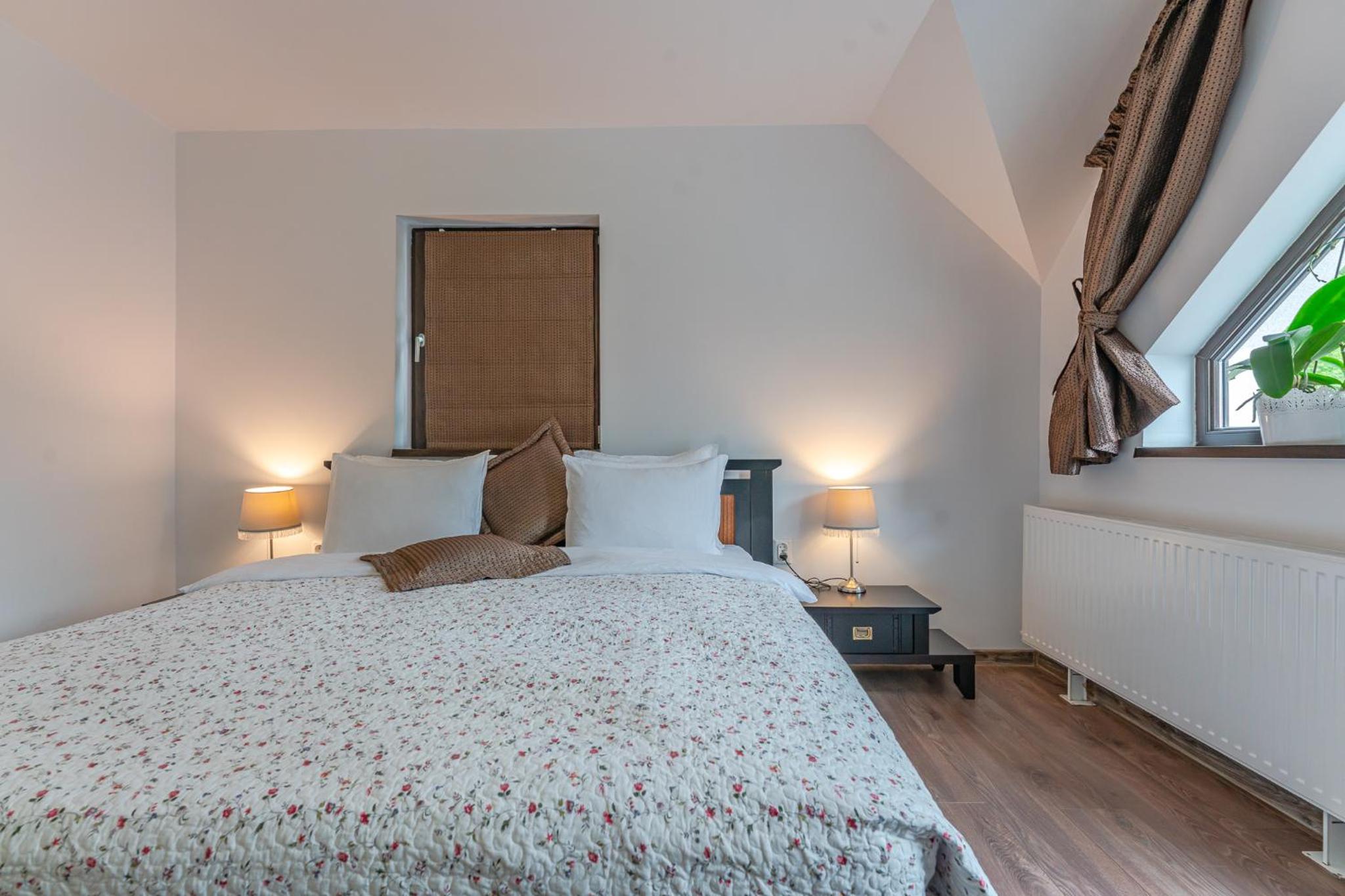 Double Room with Balcony - Photo 3