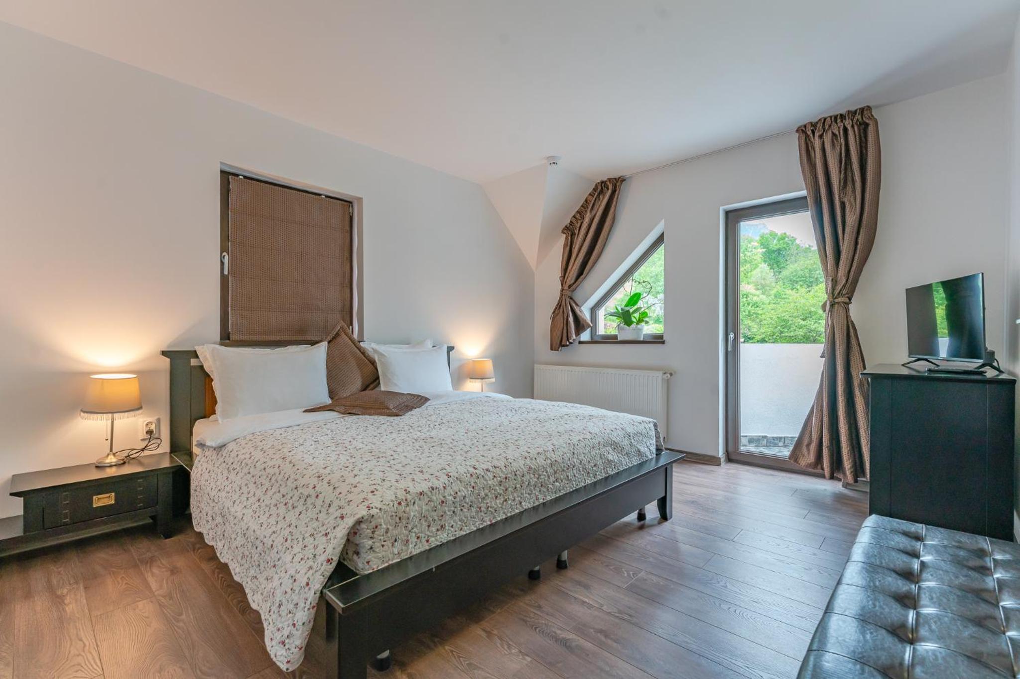 Double Room with Balcony - Photo 1