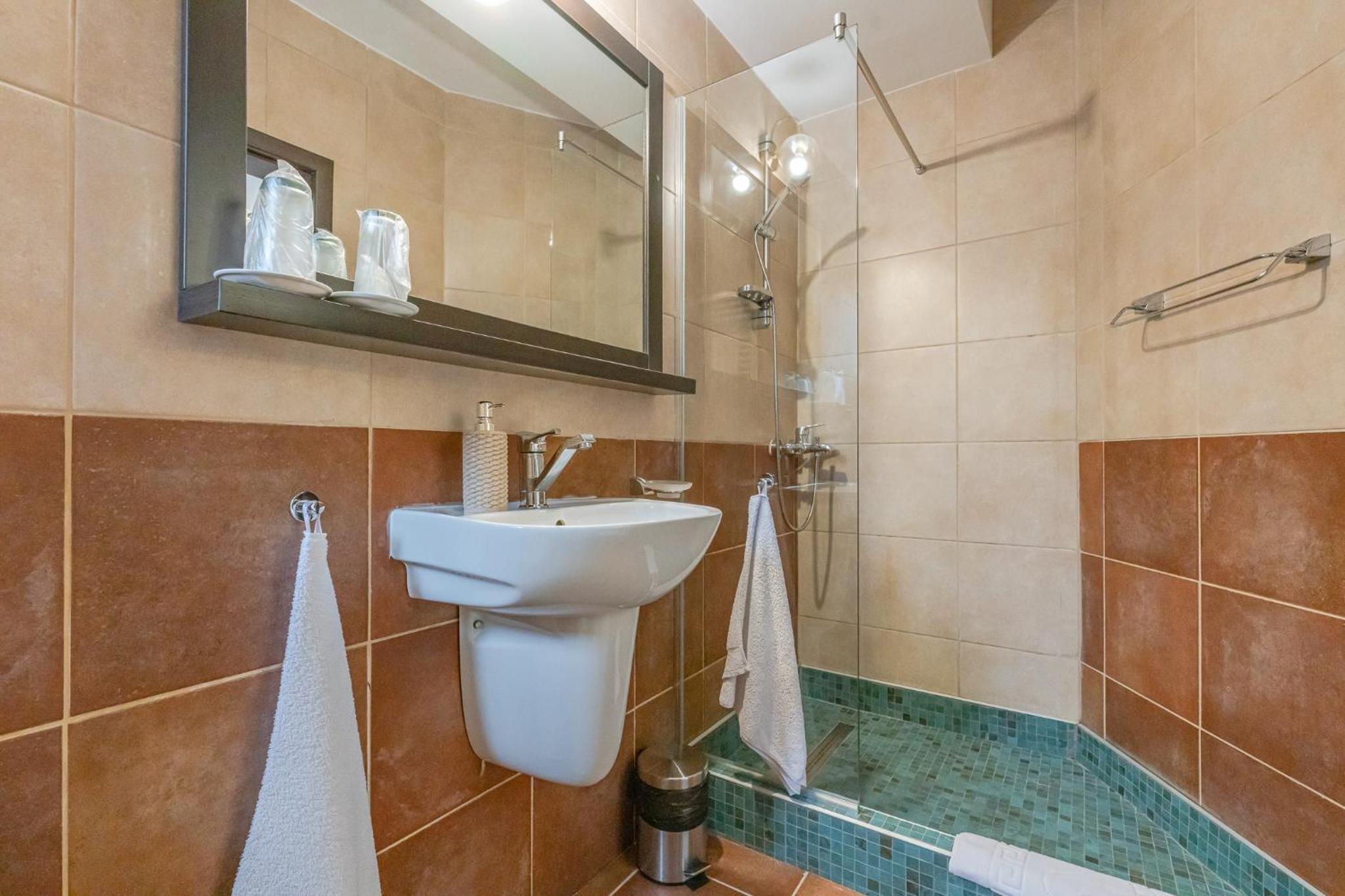 Deluxe Double Room with Balcony - Photo 3