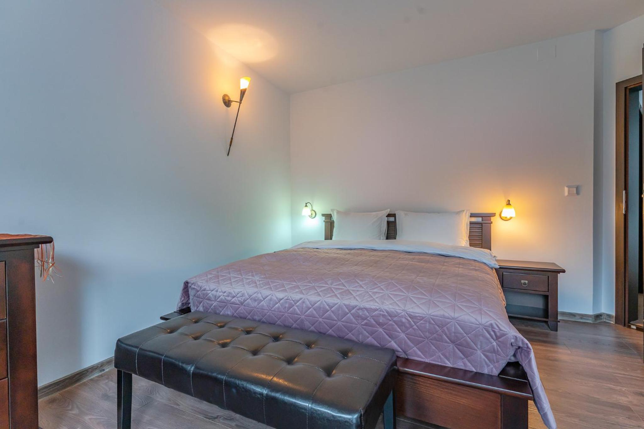 Double Room with Balcony - Photo 11