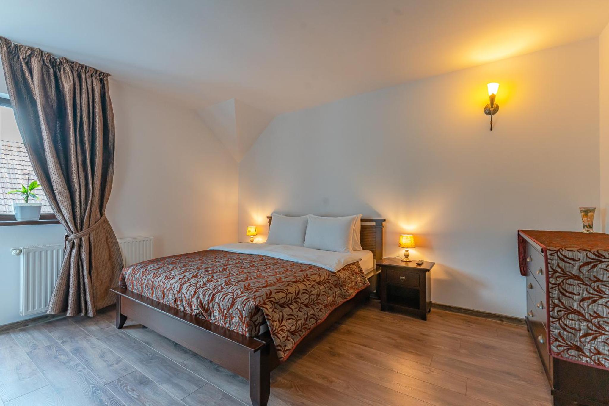 Double Room with Balcony - Photo 15