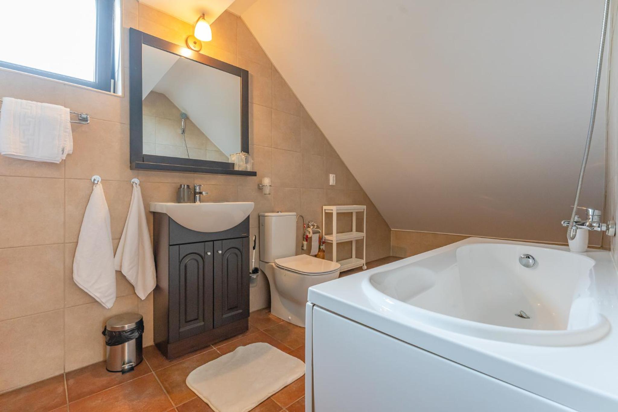 Deluxe Double Room with Balcony - Photo 9