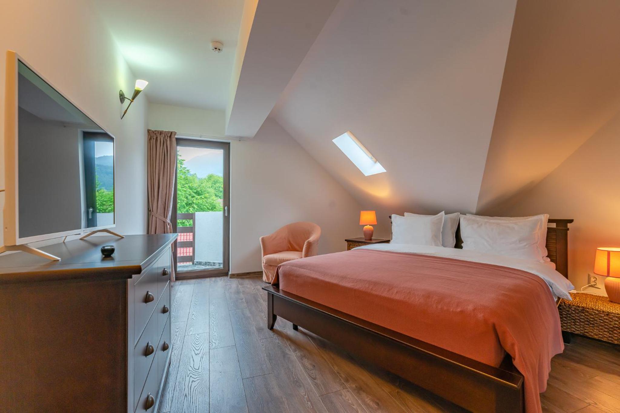 Deluxe Double Room with Balcony - Photo 14