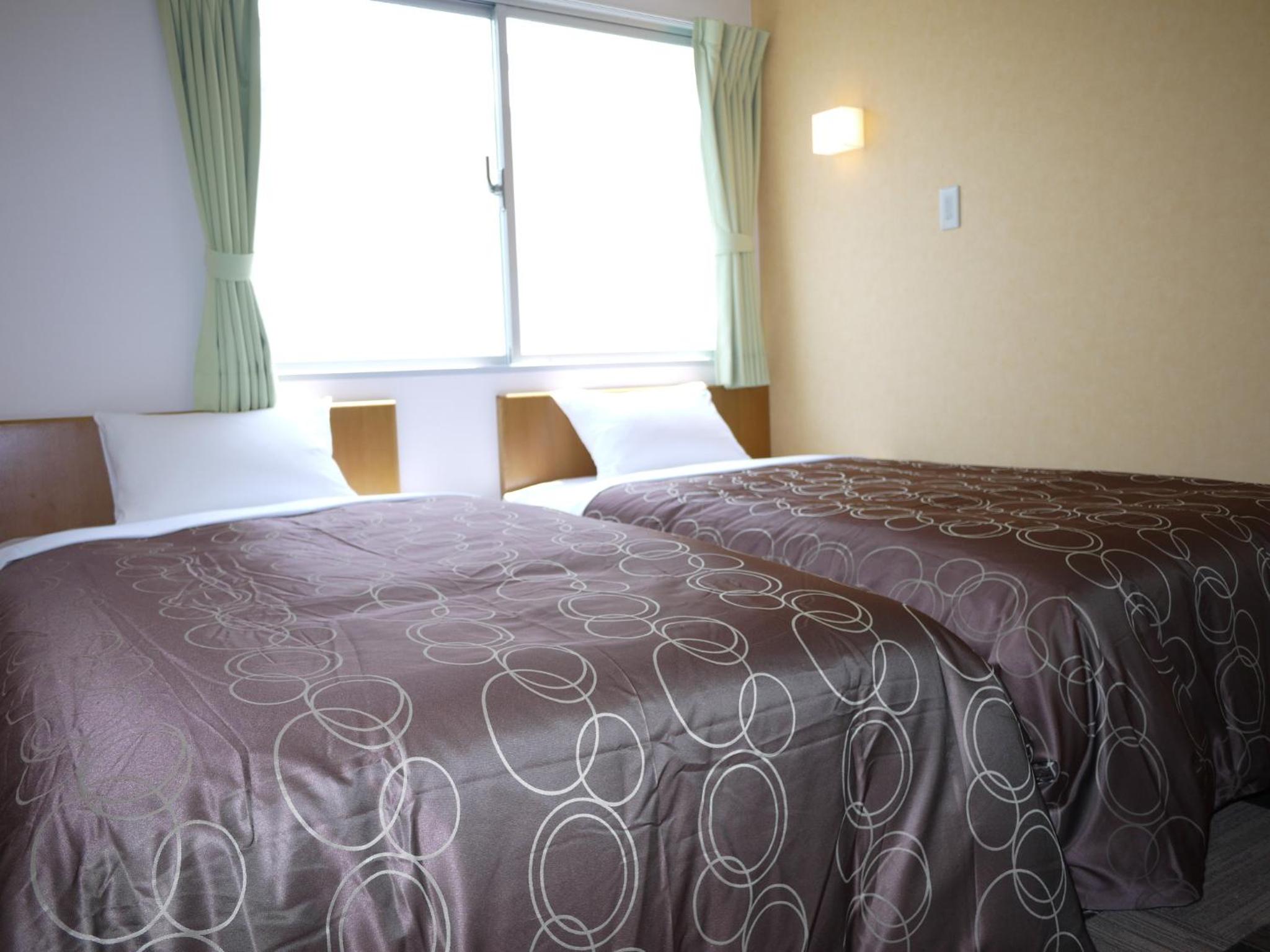 Twin Room - Non-Smoking photo 1