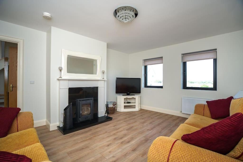 Four-Bedroom House photo 3
