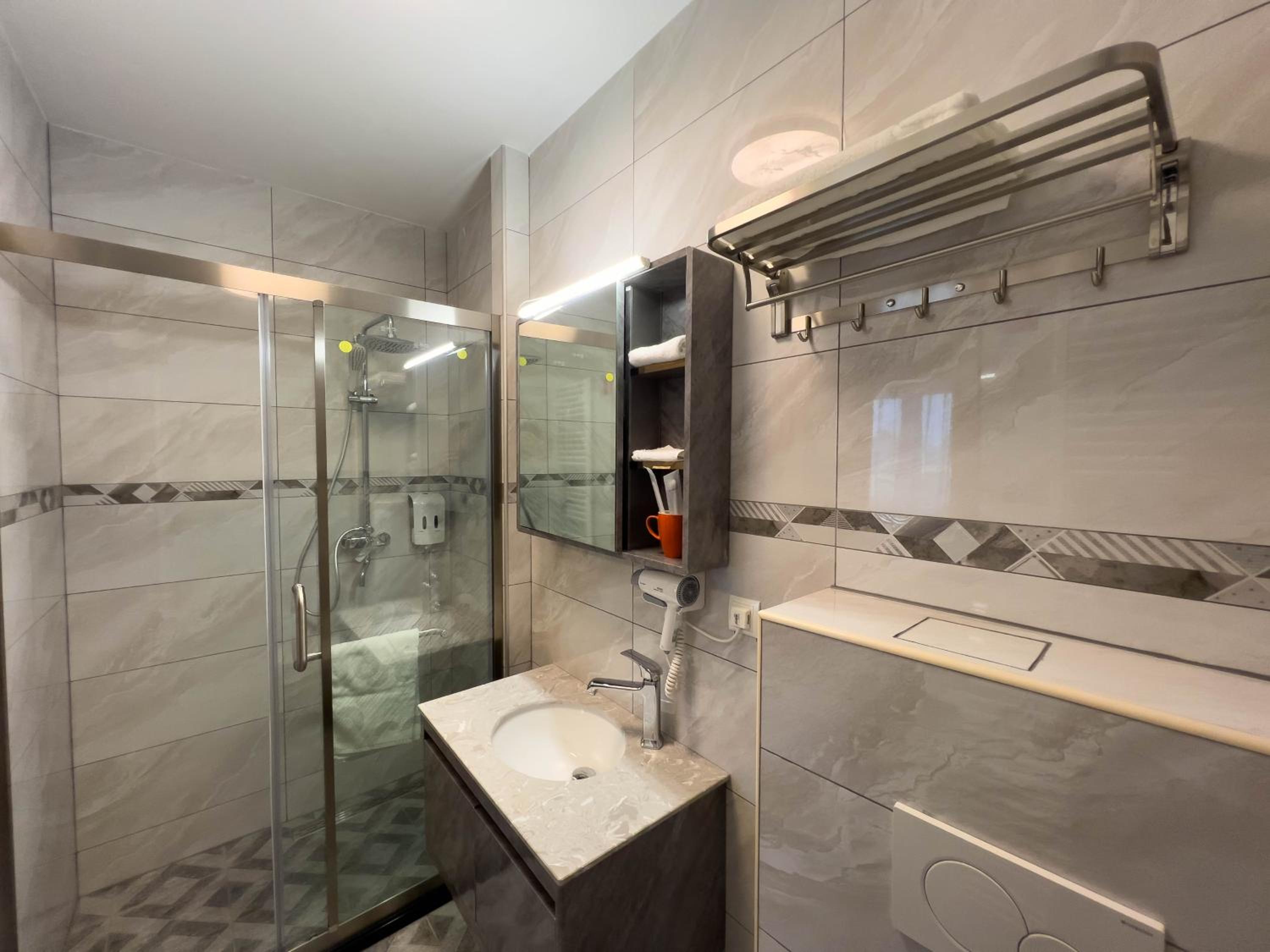 Single Room with Bathroom photo 3