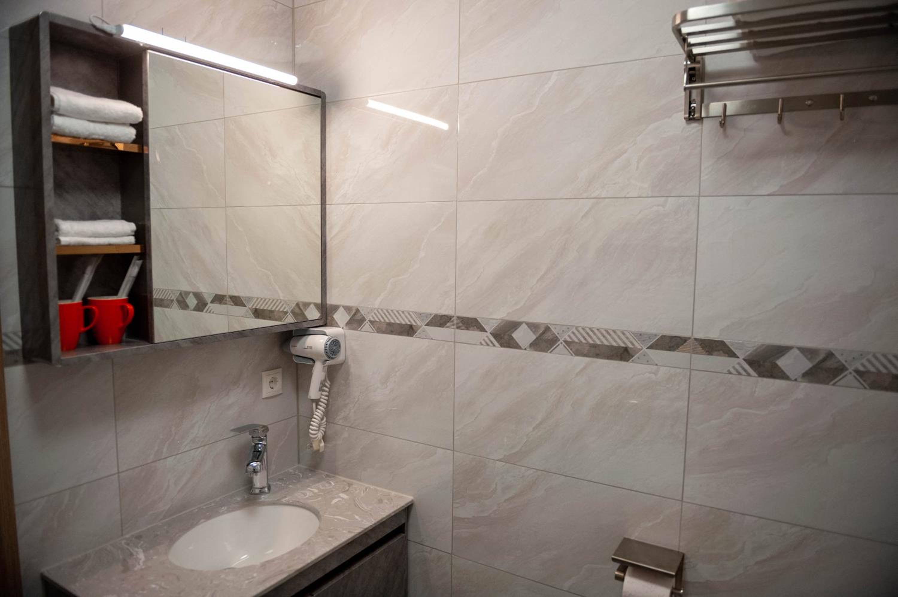 Deluxe Double Room with Shower - Photo 3