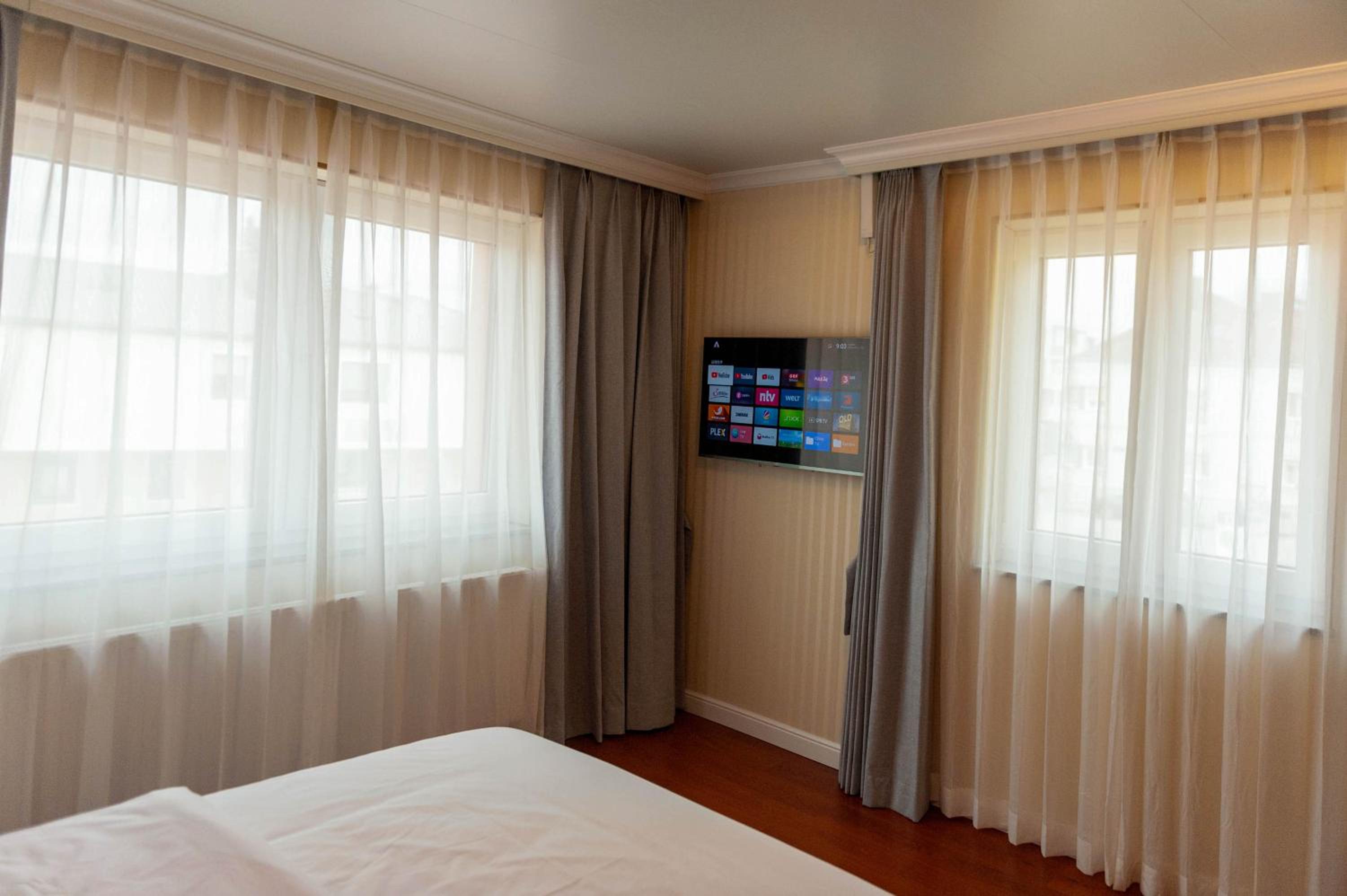Deluxe Double Room with Shower - Photo 2