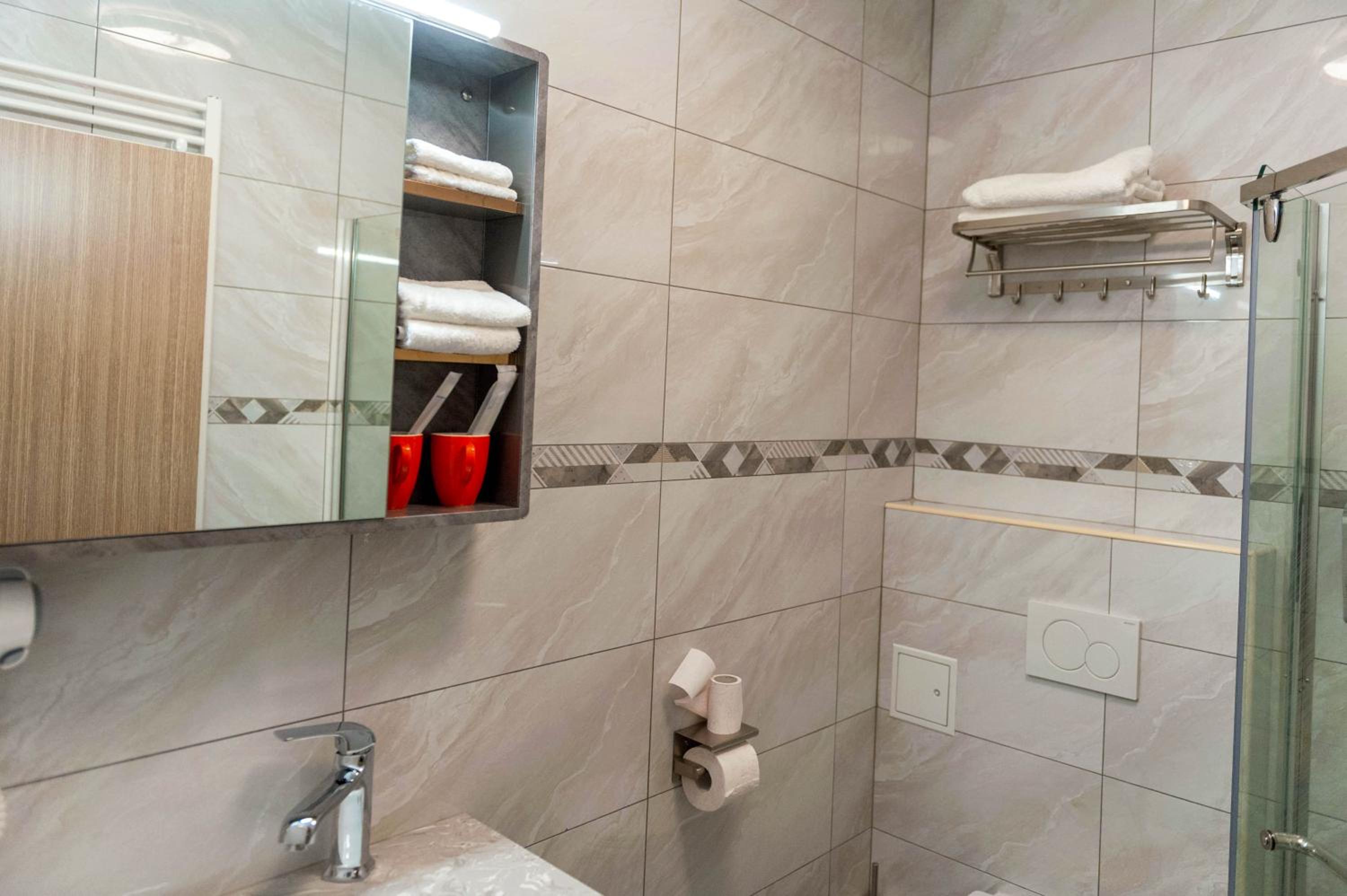 Deluxe Triple Room - Photo 10