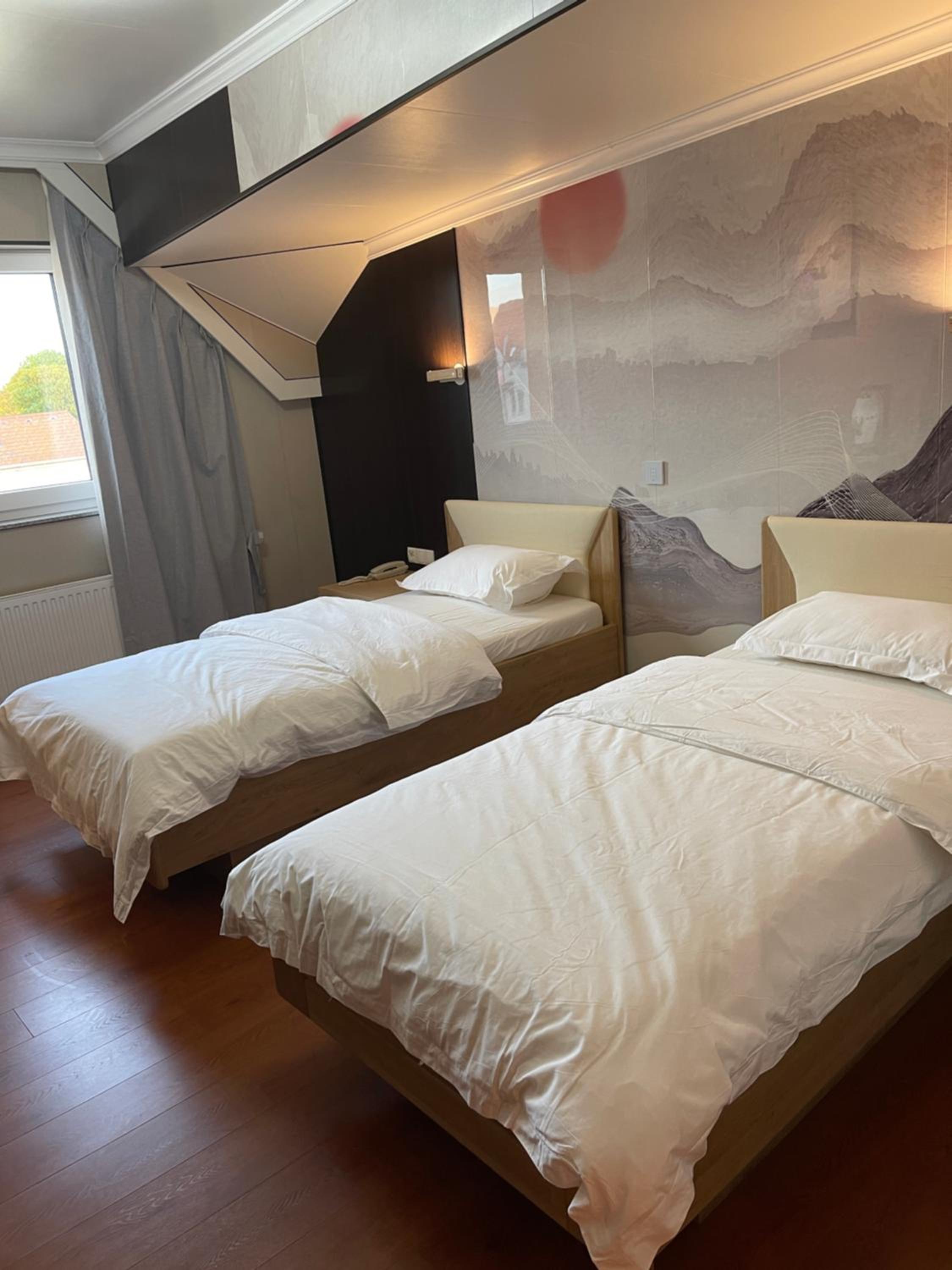 Double or Twin Room with Bathroom - Photo 2