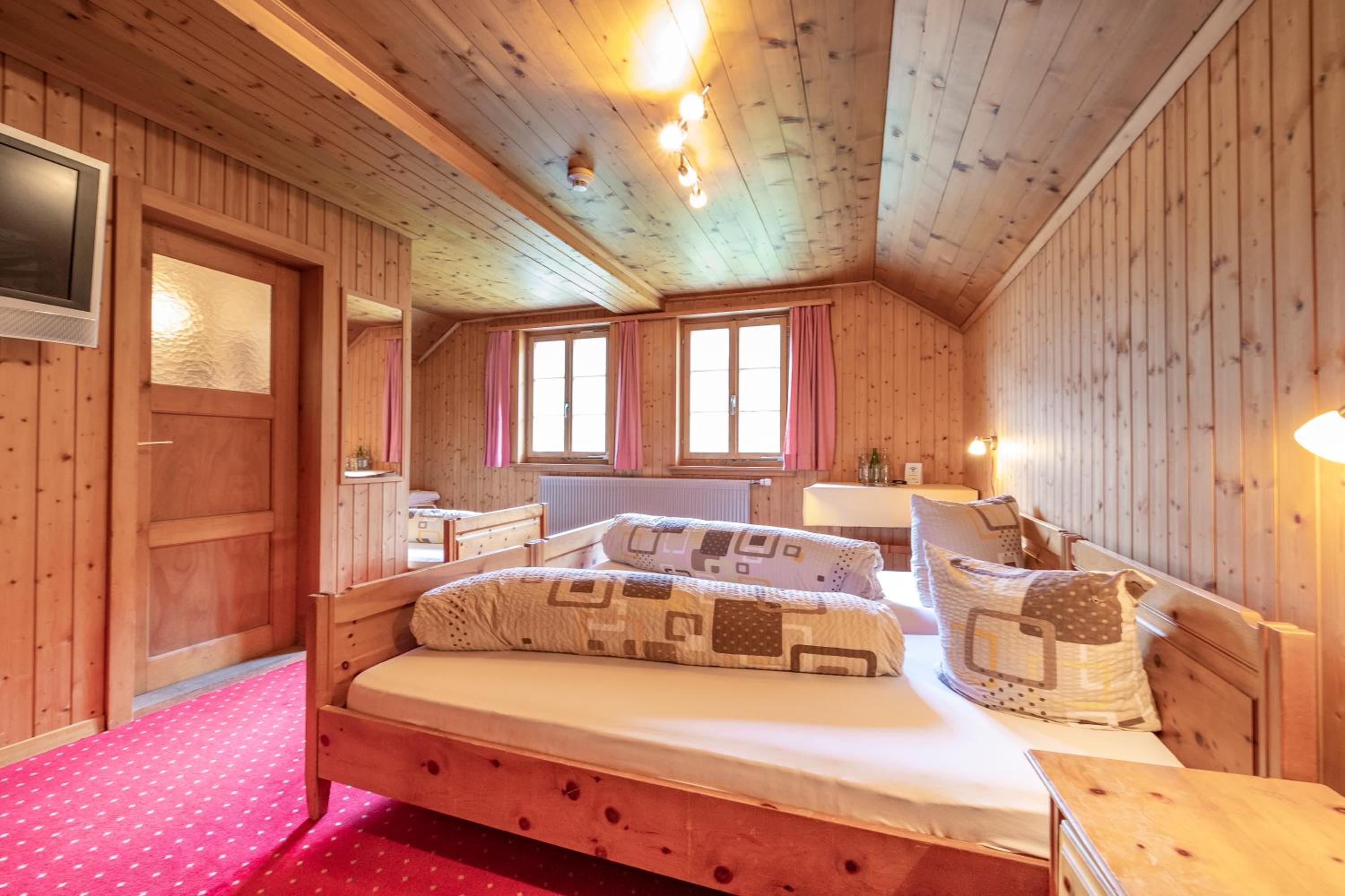 Economy Triple Room photo 1