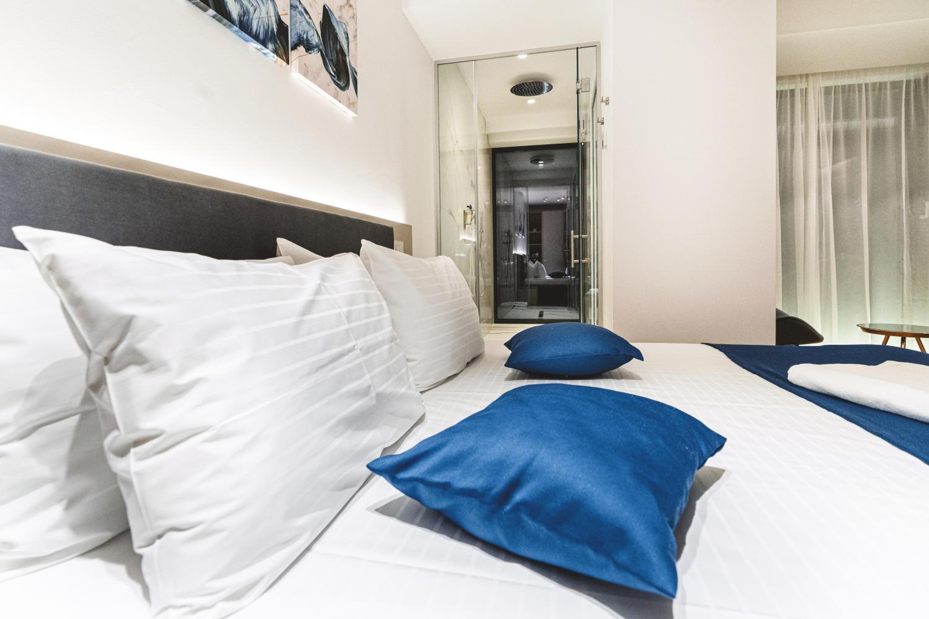 Luxury Double Room with Lake View photo 1