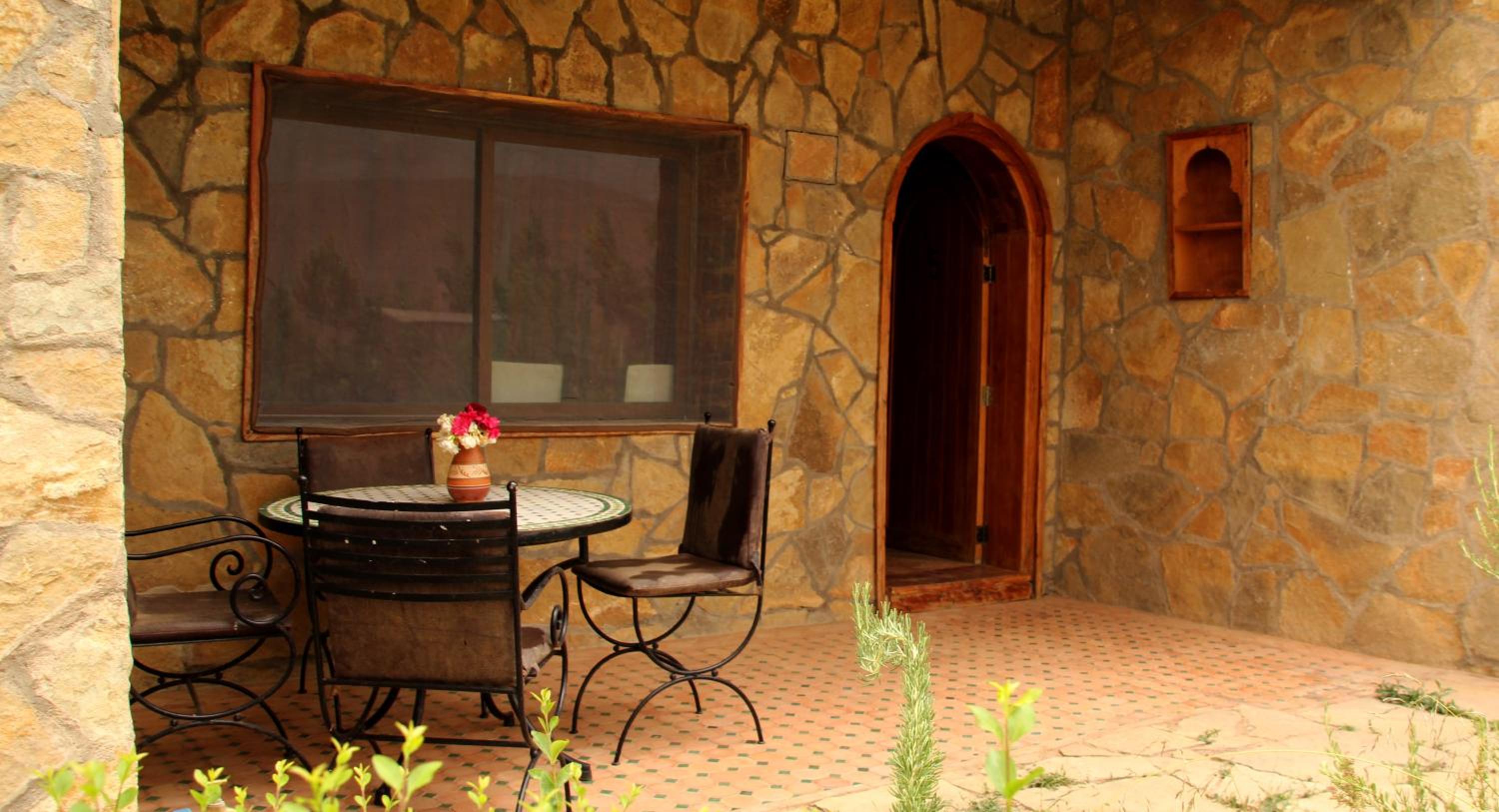 Bungalow with Garden View - Photo 5