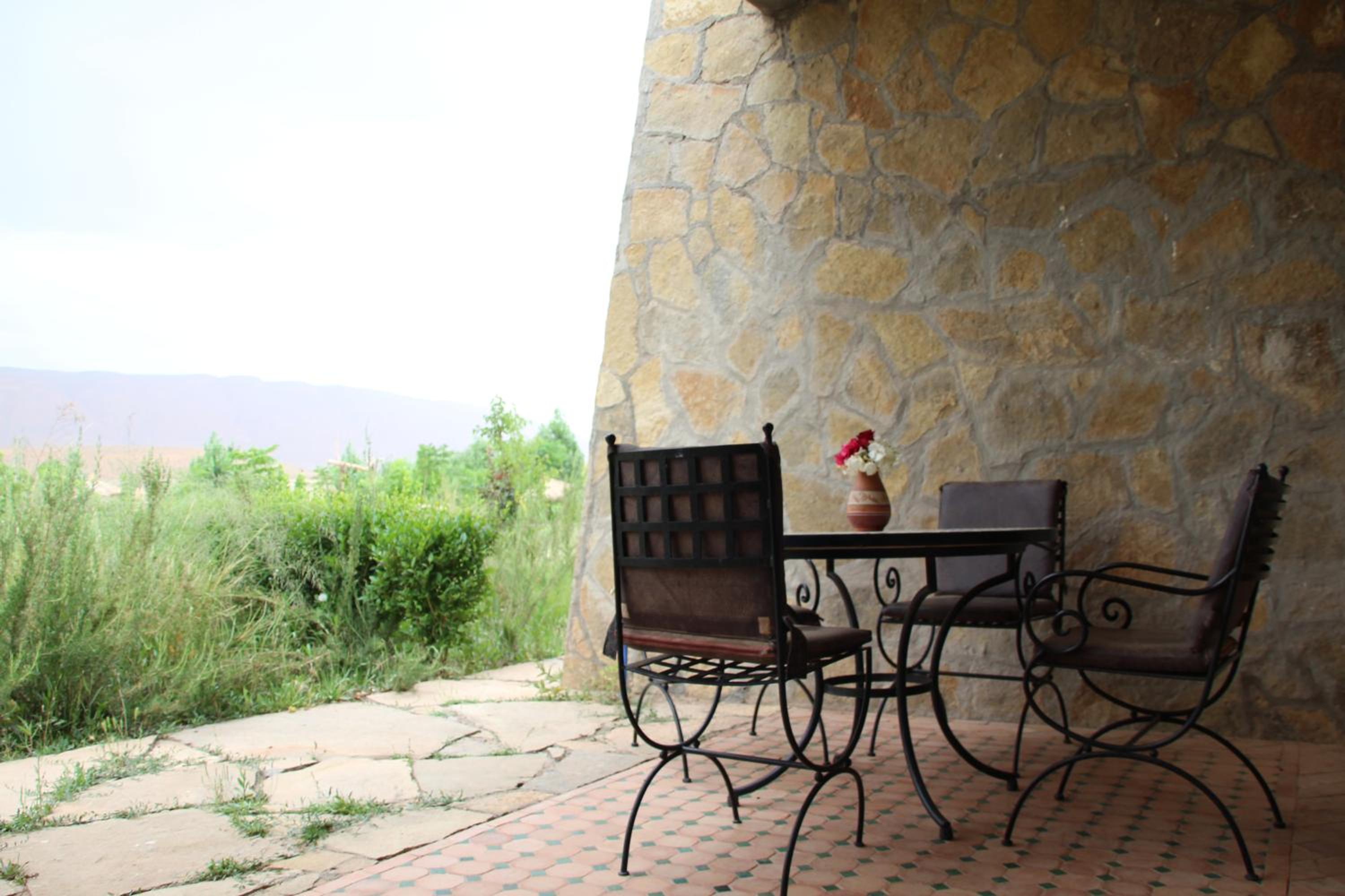 Bungalow with Garden View - Photo 2