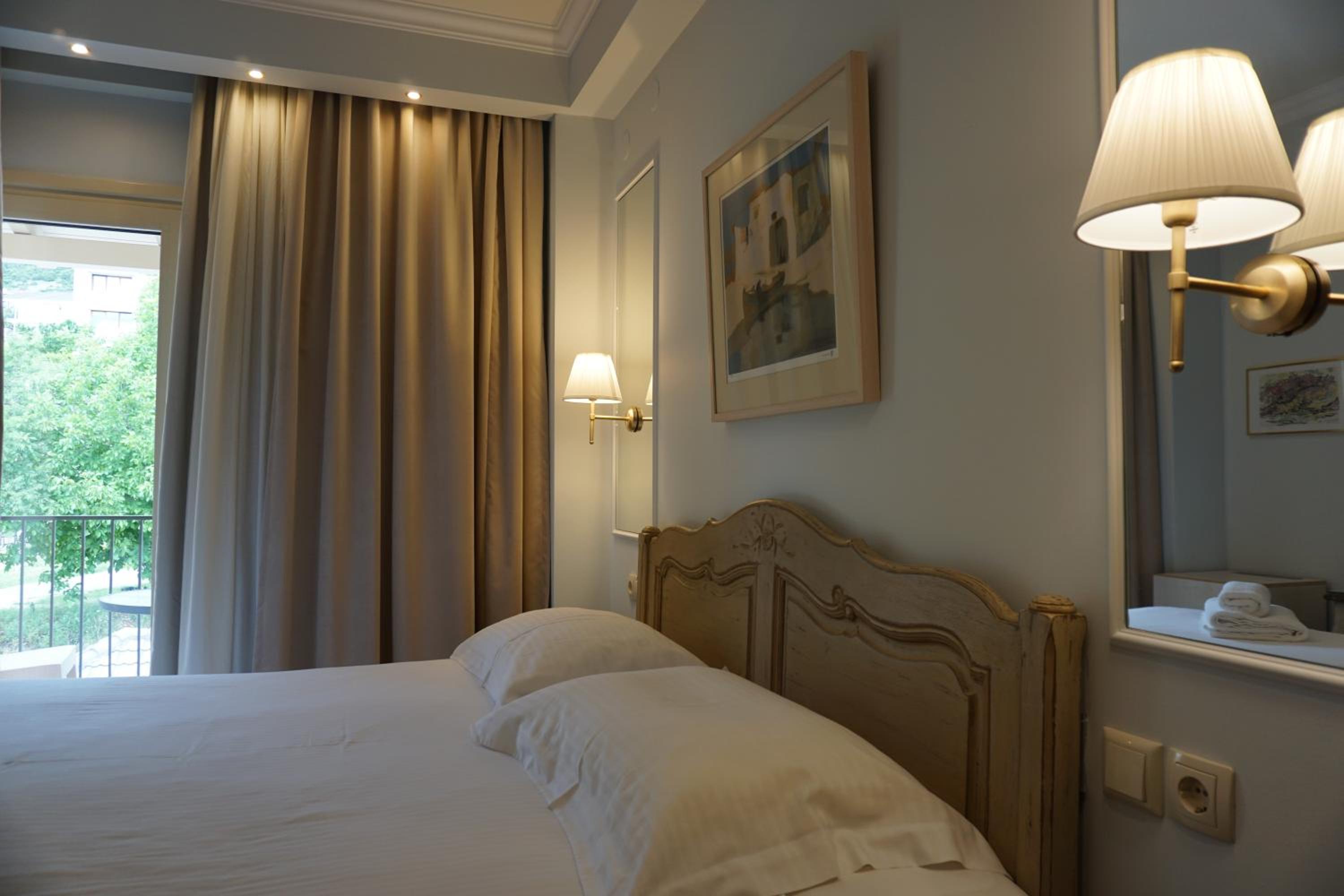 Standard Double or Twin Room - Photo 14
