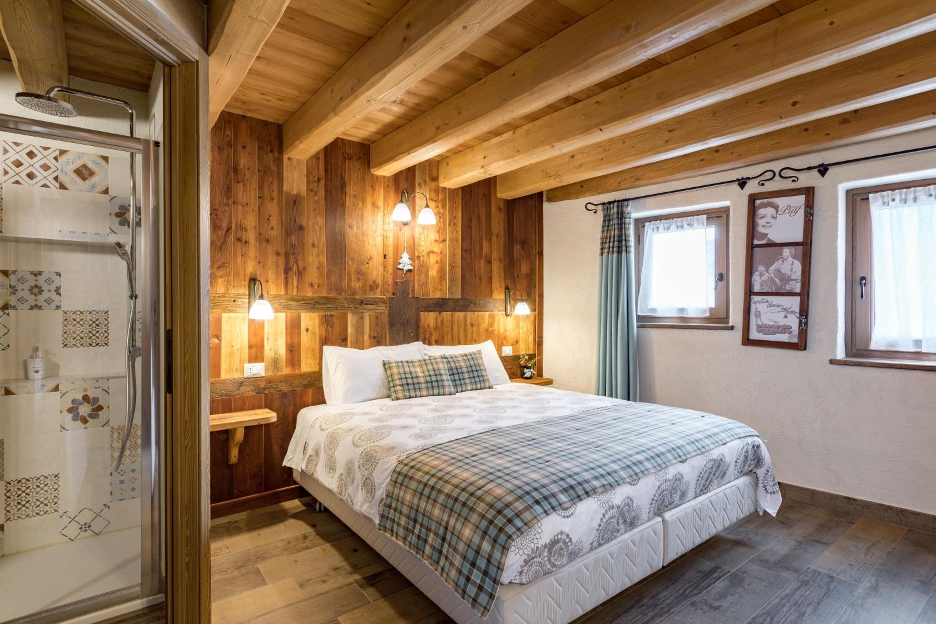 Standard Double Room - Photo 10