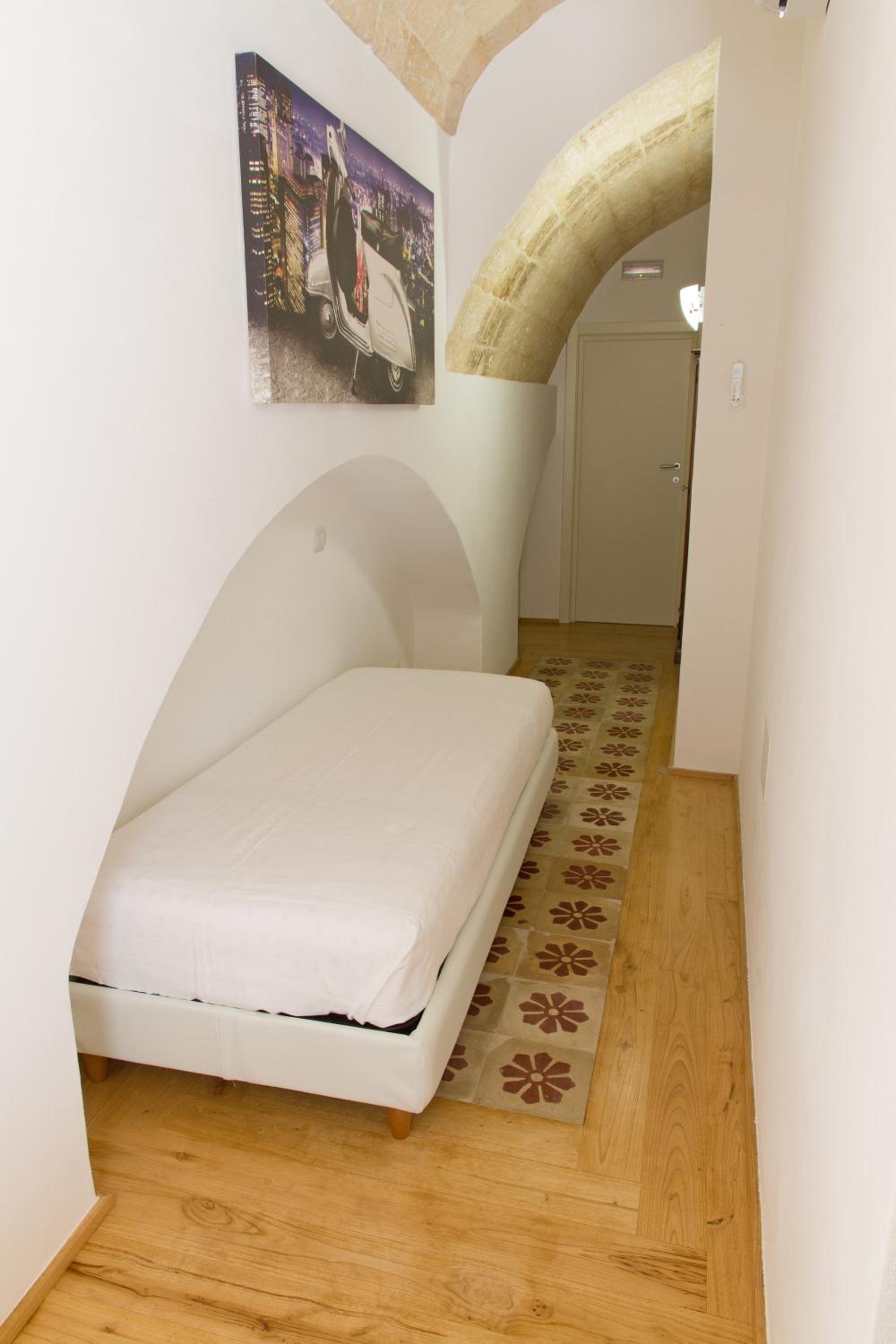 Single Room photo 2
