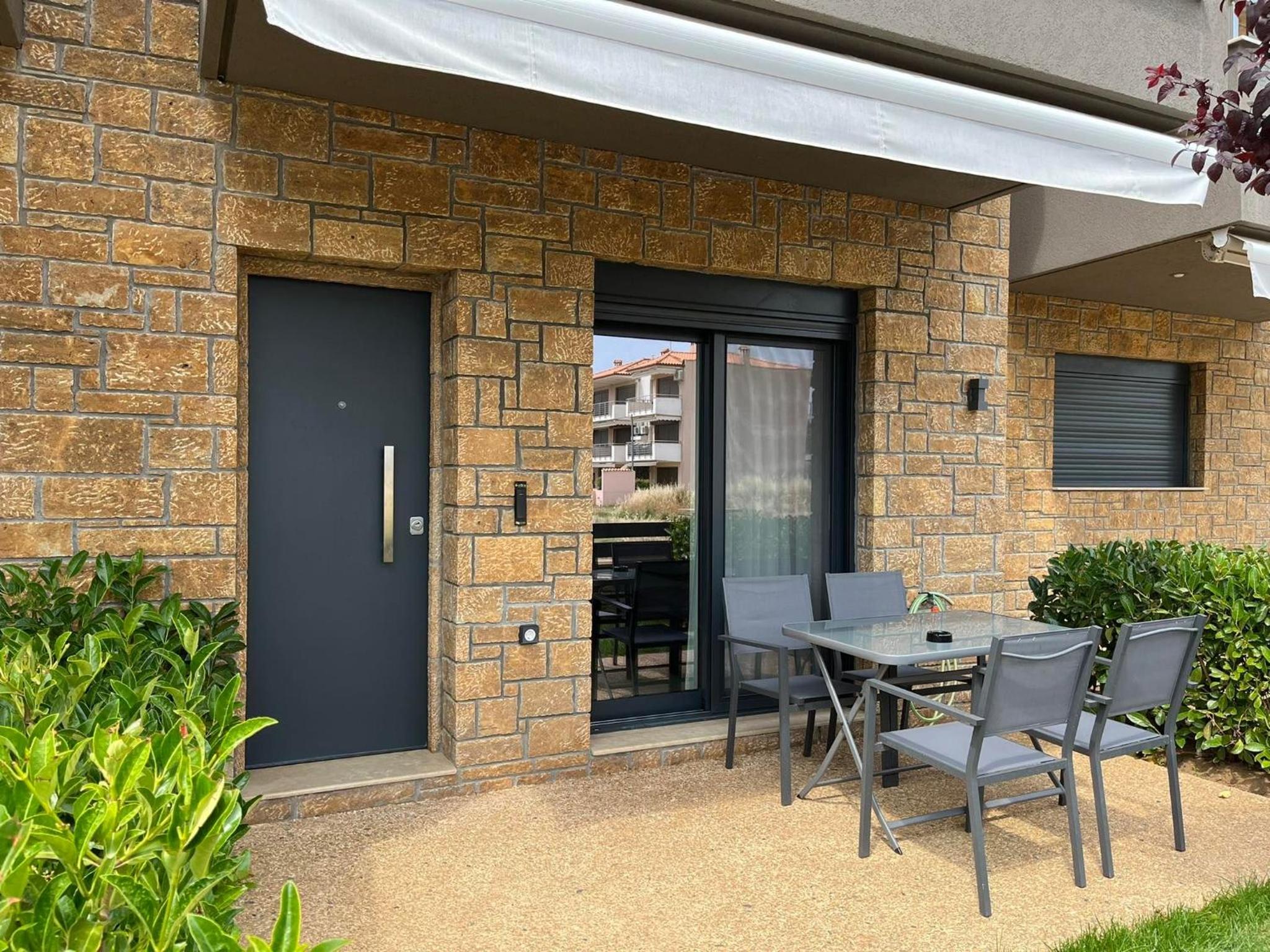 One-Bedroom House - Photo 3