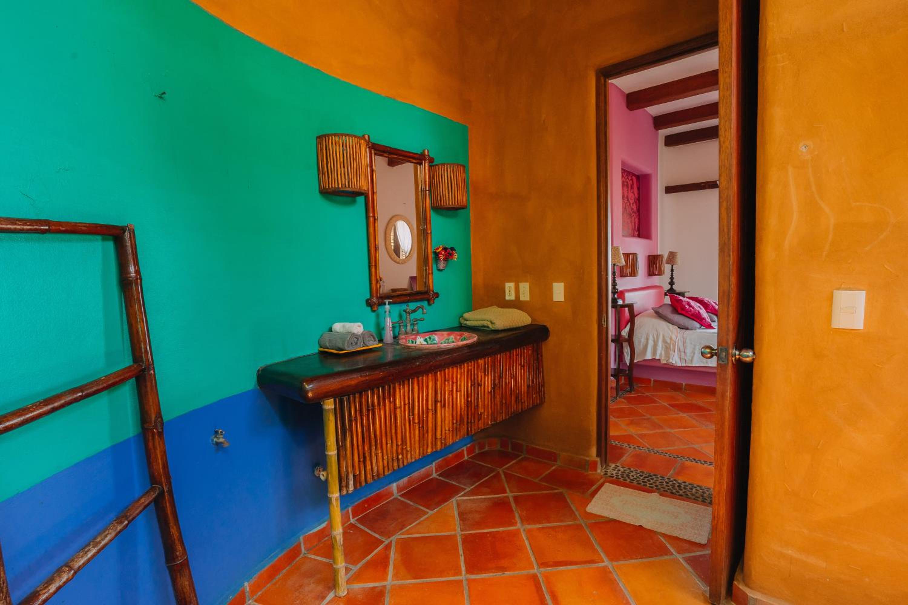 Deluxe Double Room with Sea View - Photo 8