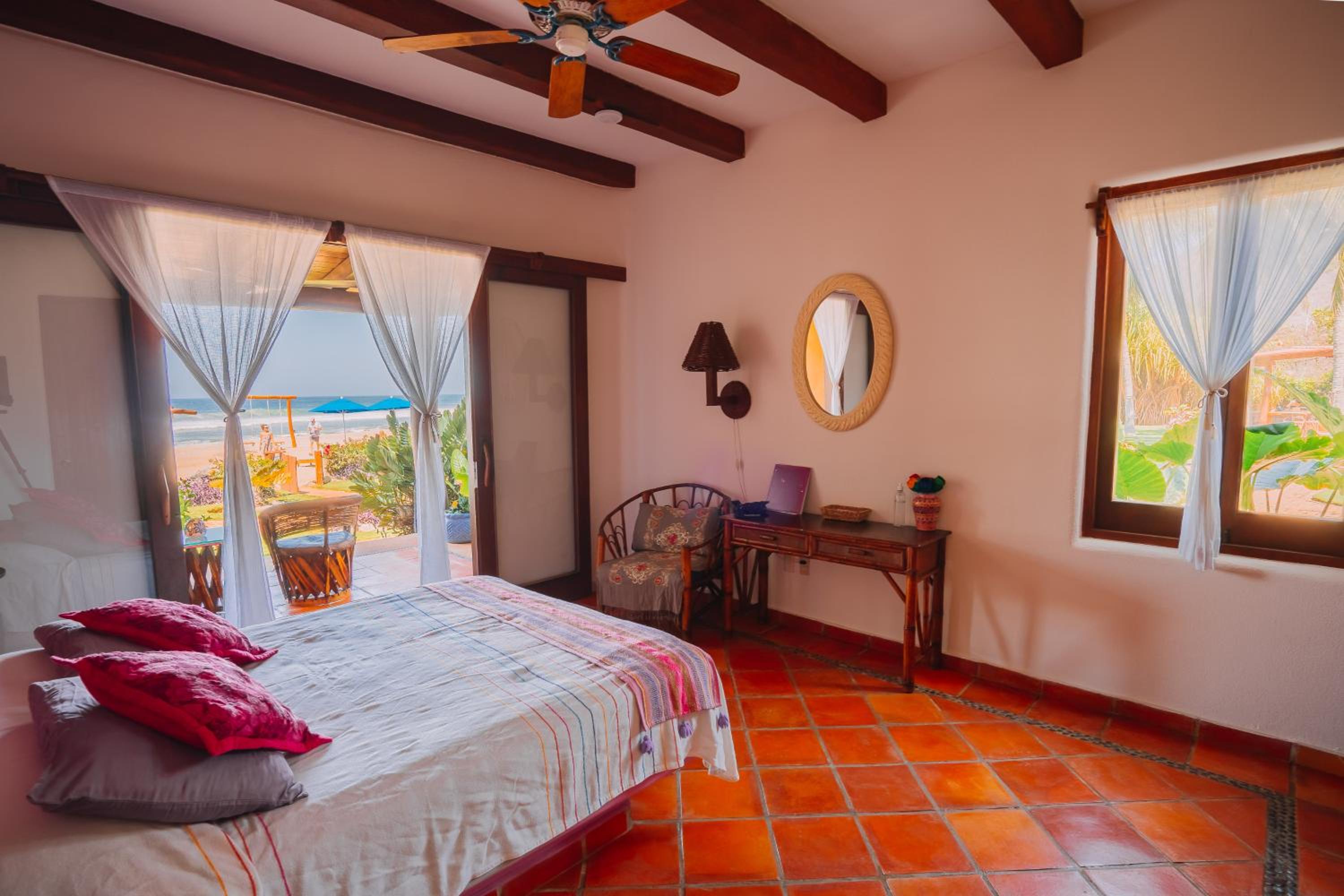 Deluxe Double Room with Sea View - Photo 4