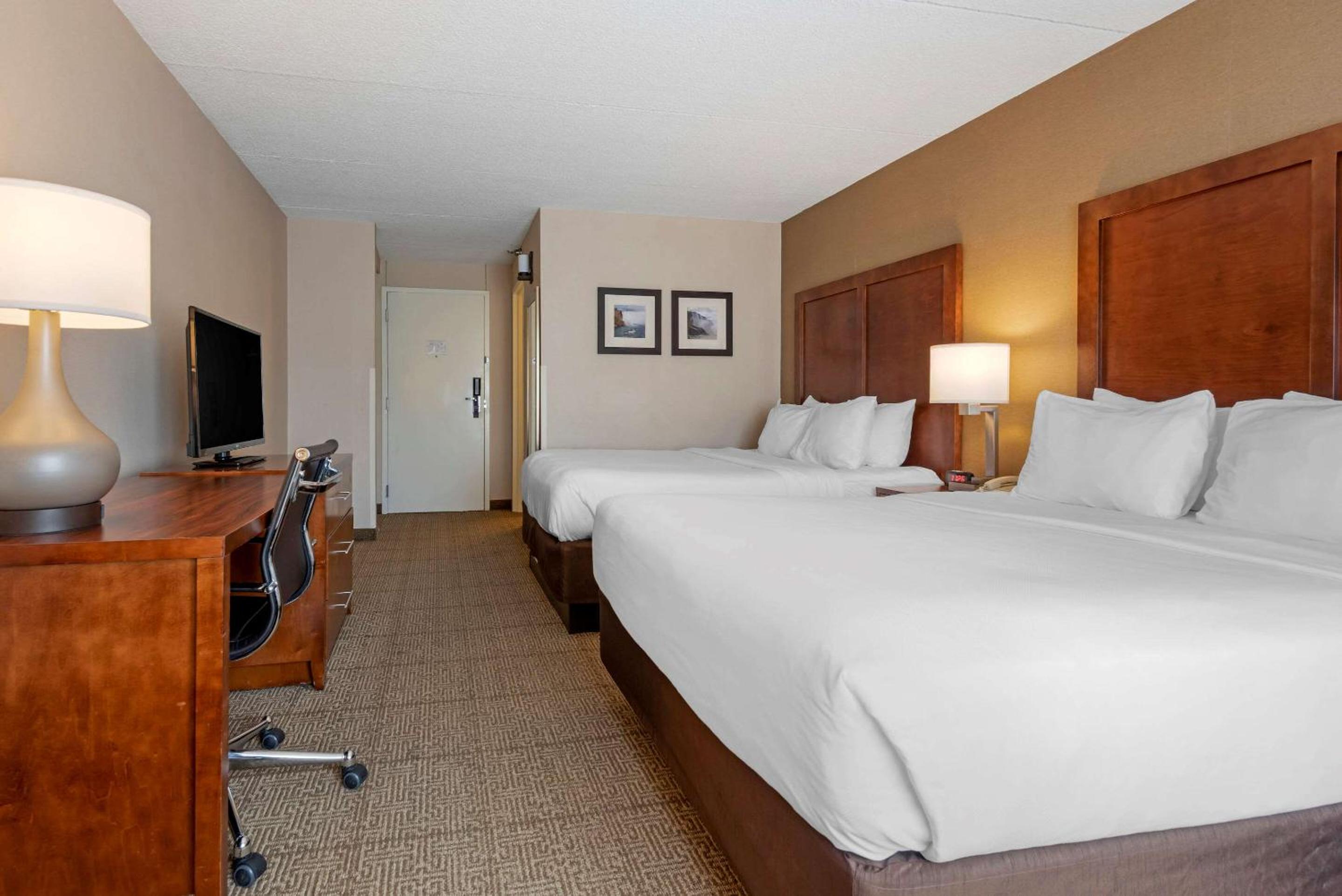 Queen Room with Two Queen Beds - Photo 1