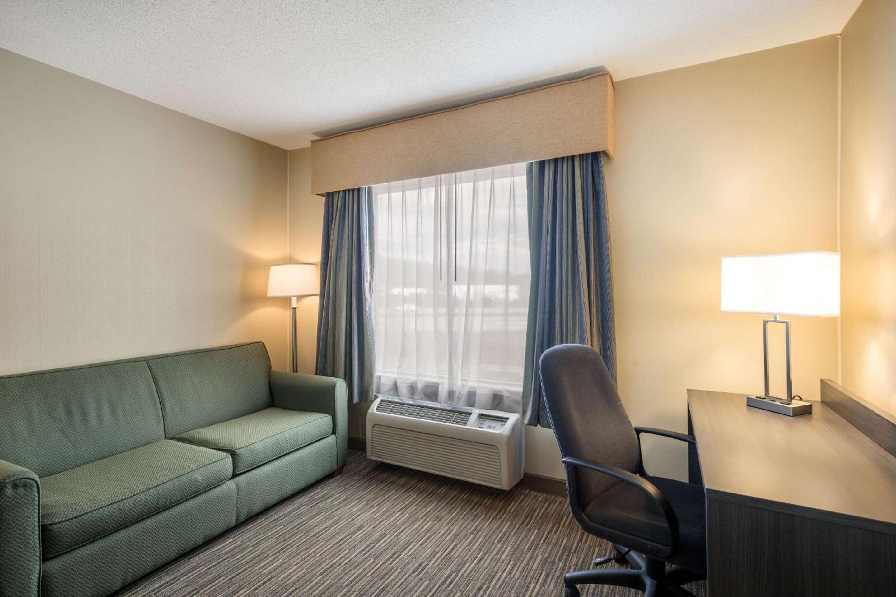 King Room - Non-Smoking - Photo 3