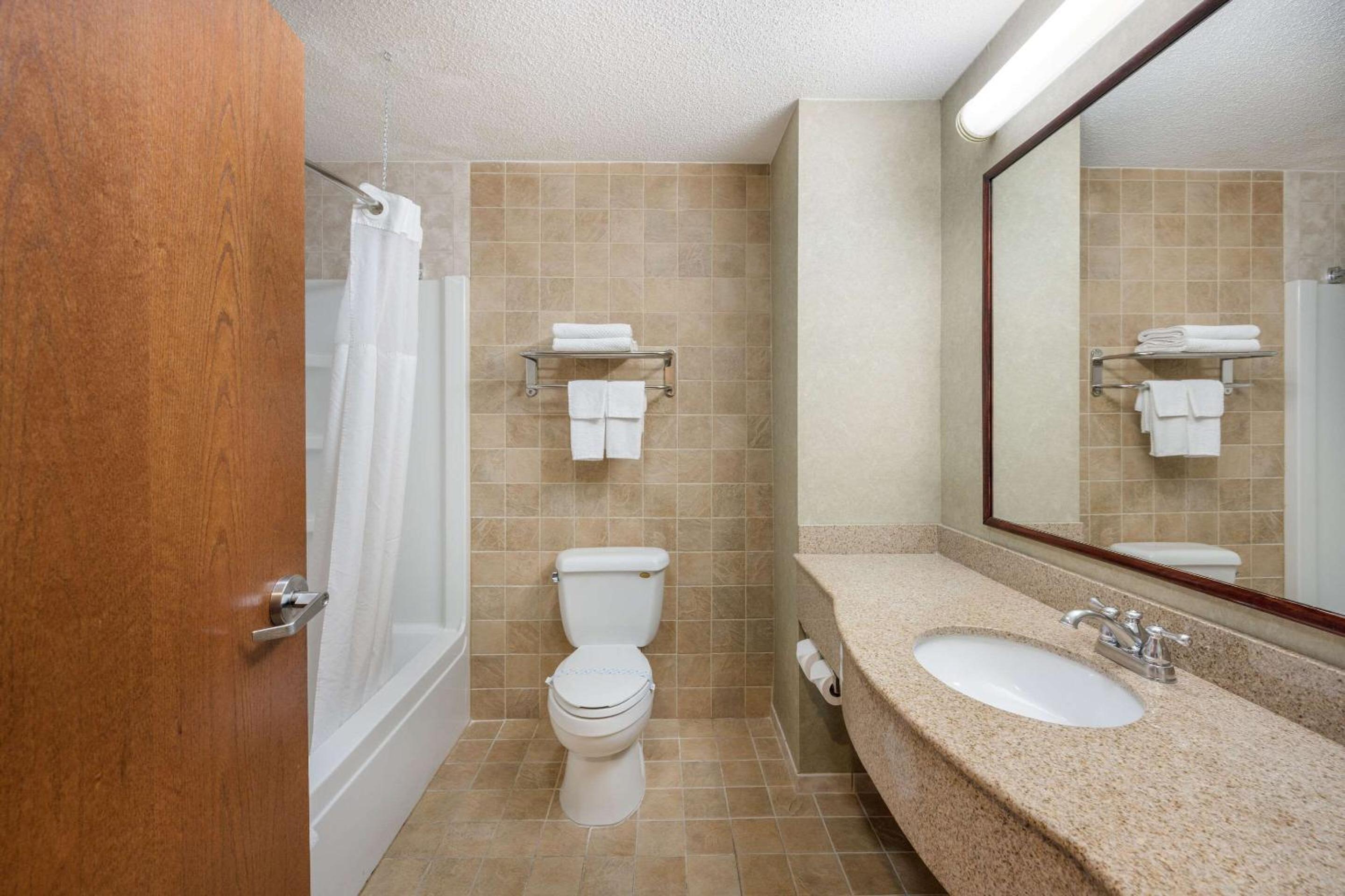 King Room - Non-Smoking - Photo 5