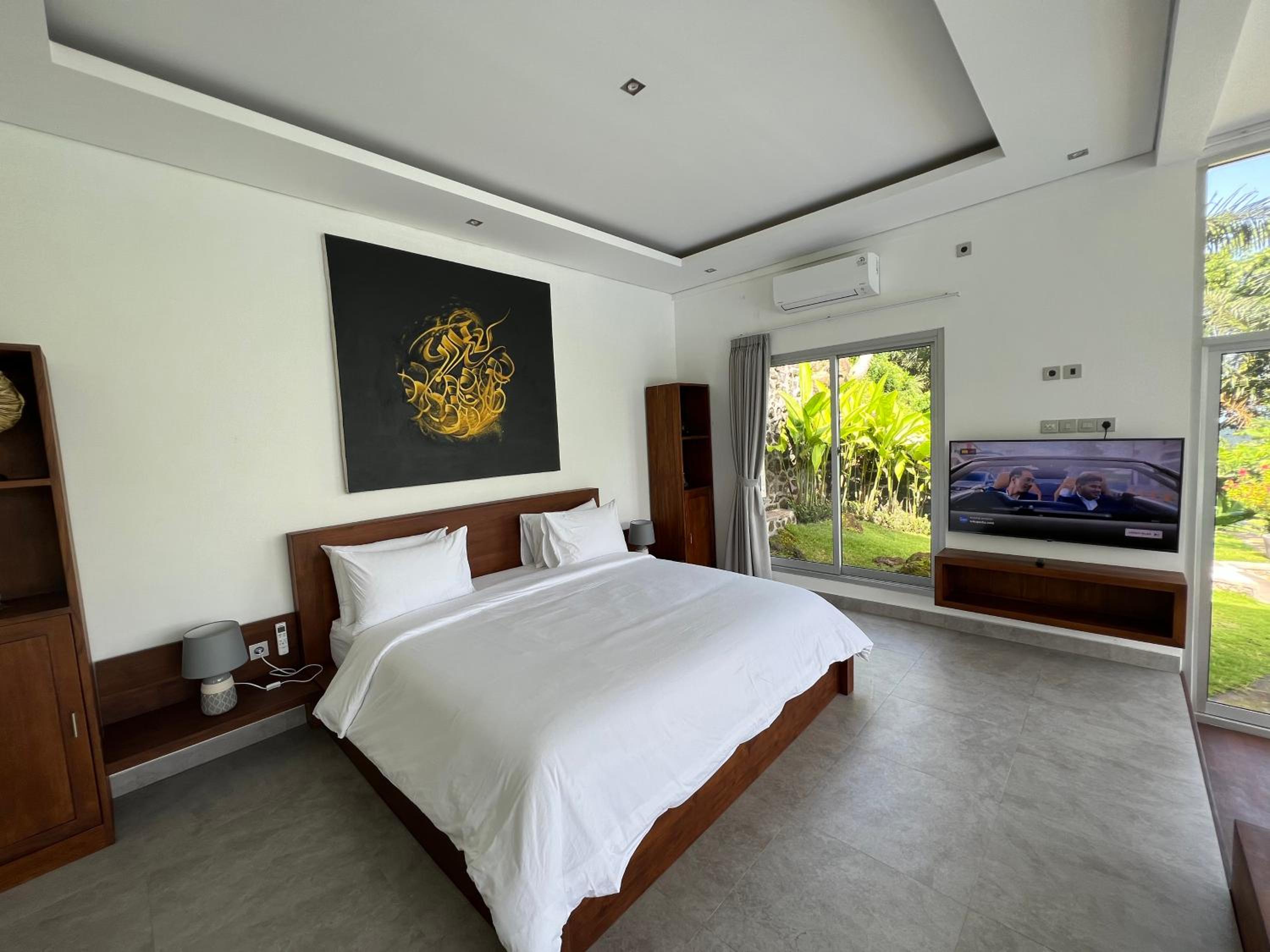 One-Bedroom Villa with Pool View - Photo 12