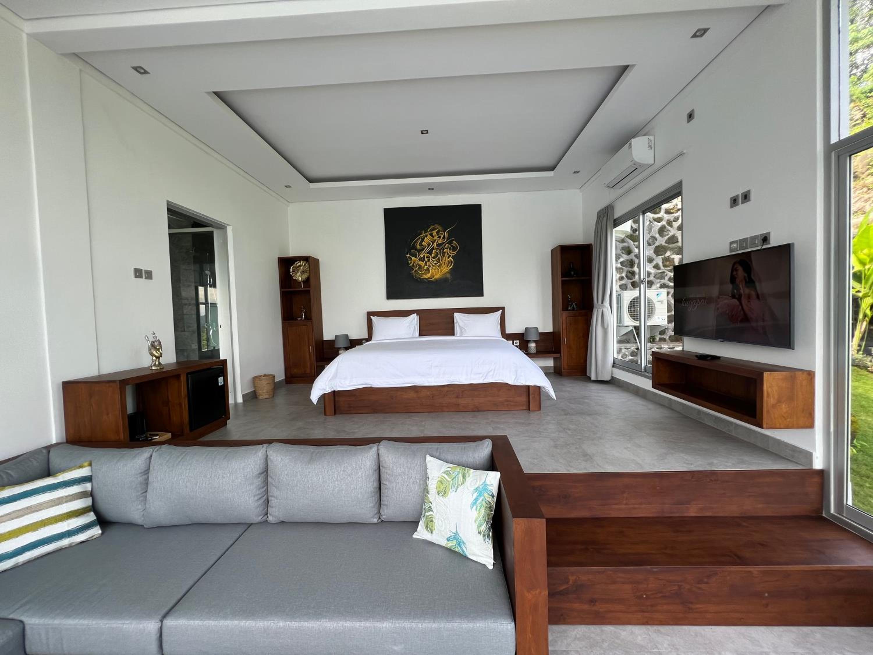 One-Bedroom Villa with Pool View - Photo 11