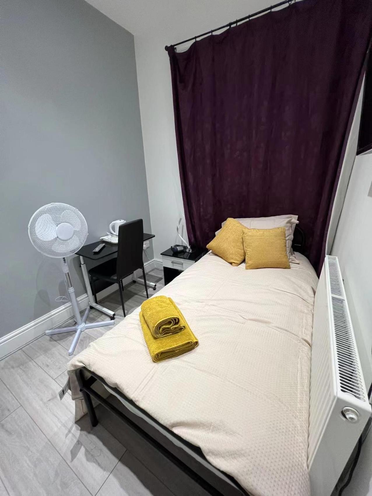 Single Room photo 2