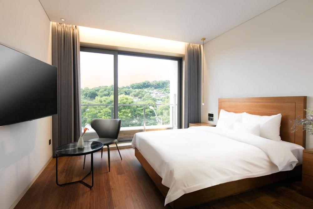 Deluxe Double Room with Balcony - Photo 2