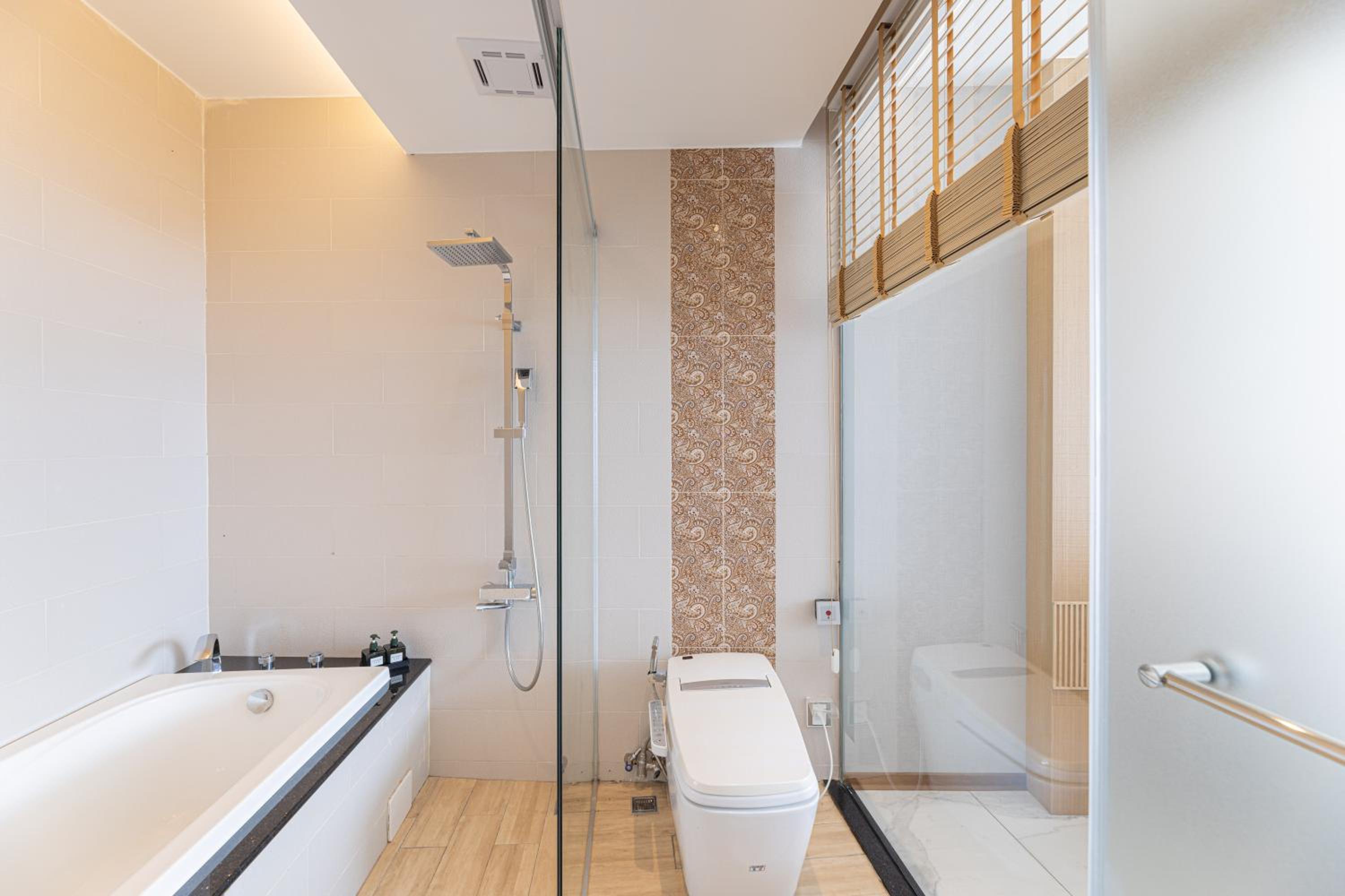 Deluxe Japanese style double room with lake view photo 2