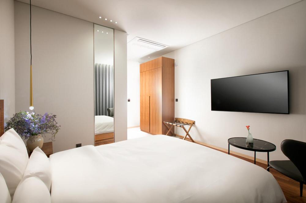 Suite with Terrace - Photo 3