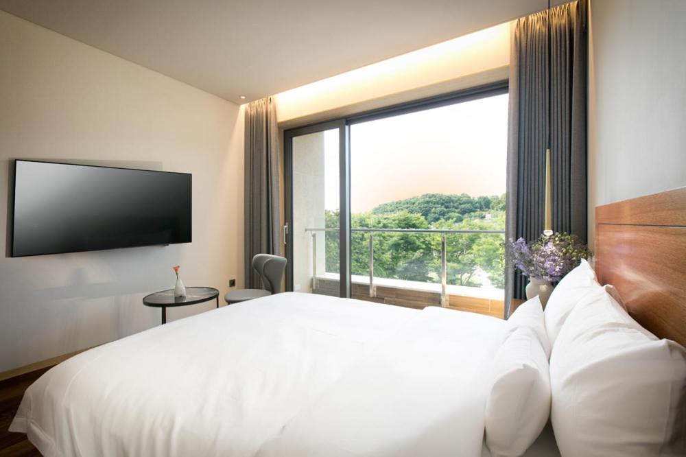 Deluxe Double Room with Balcony - Photo 1
