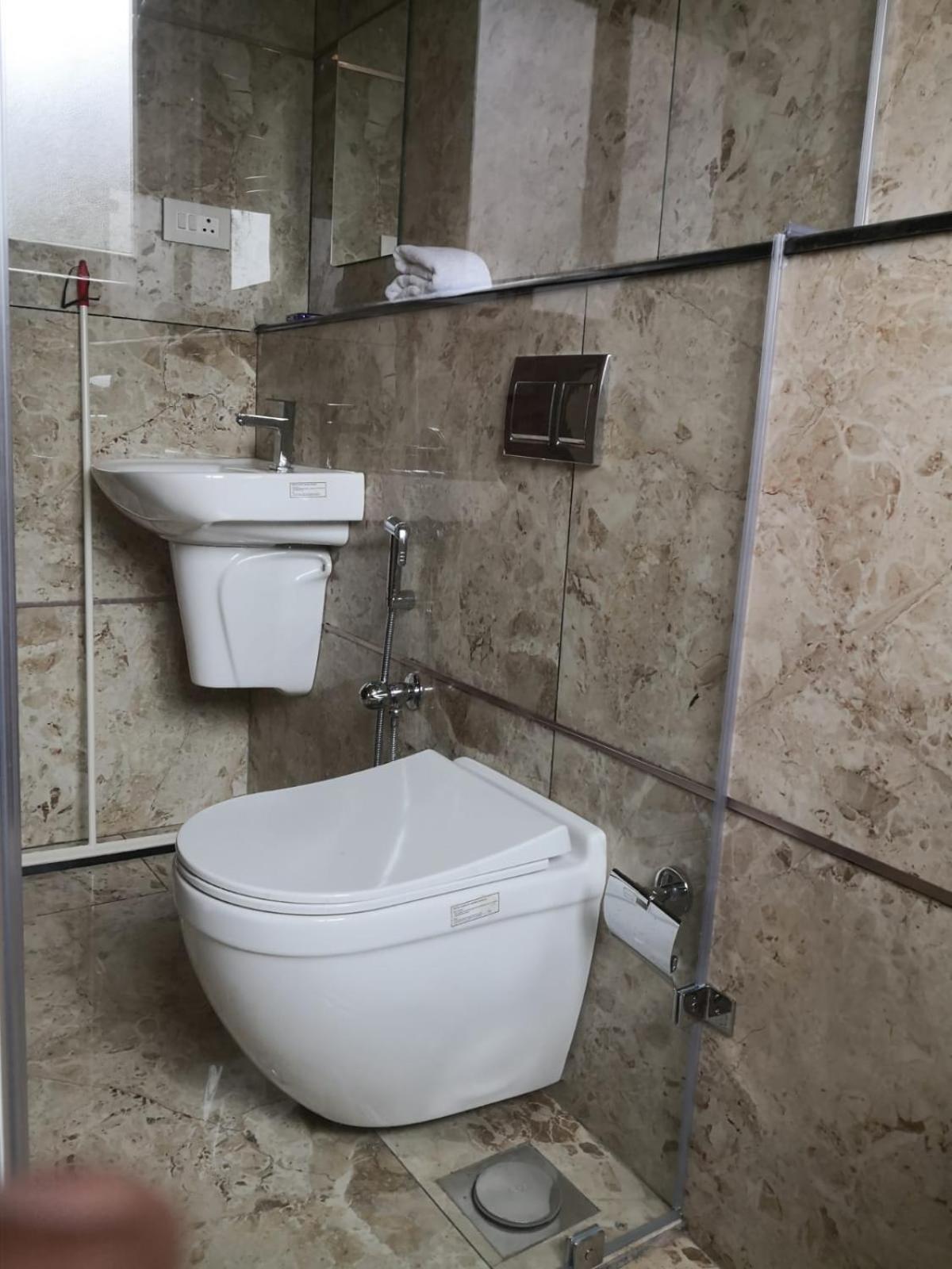 Deluxe Double Room with Balcony - Photo 4