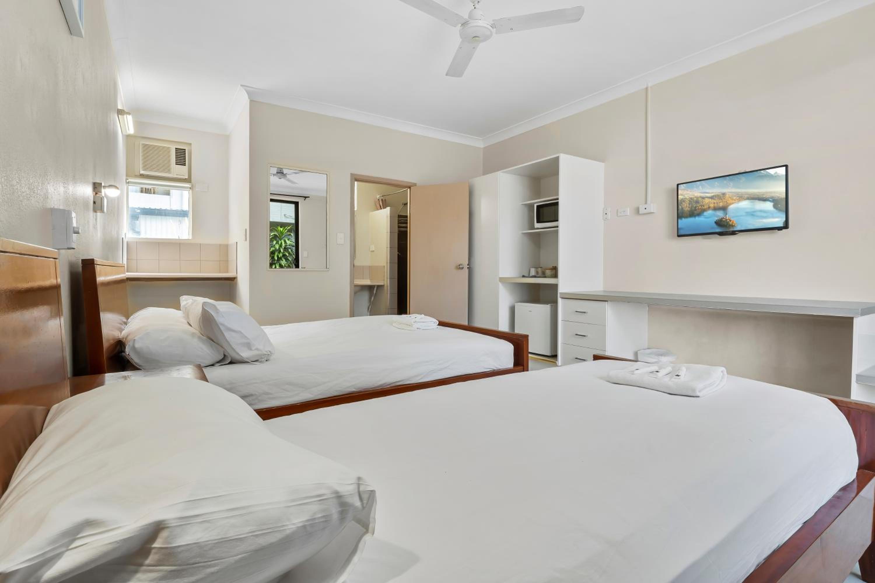 Standard Twin Room - Photo 3