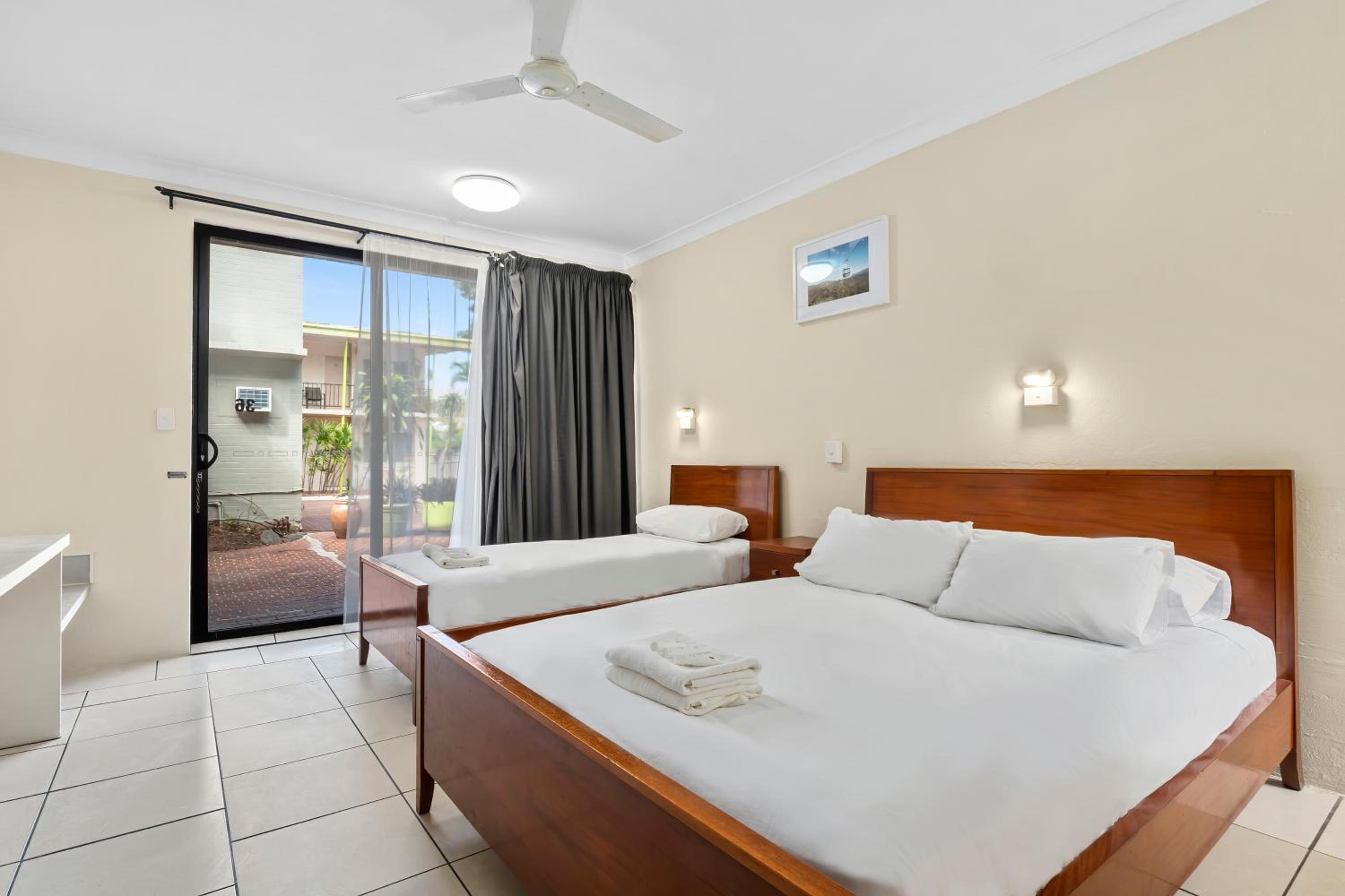 Standard Twin Room - Photo 1